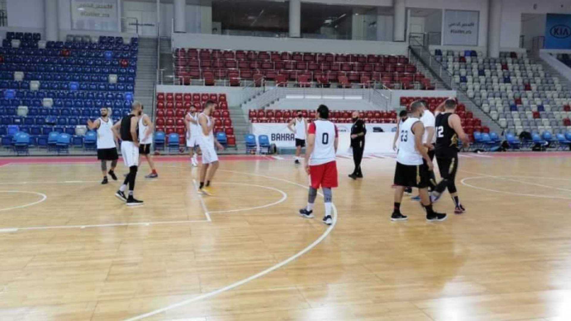 لاعبون جدد ينضمون لبعثة "الصقور" في البحرين