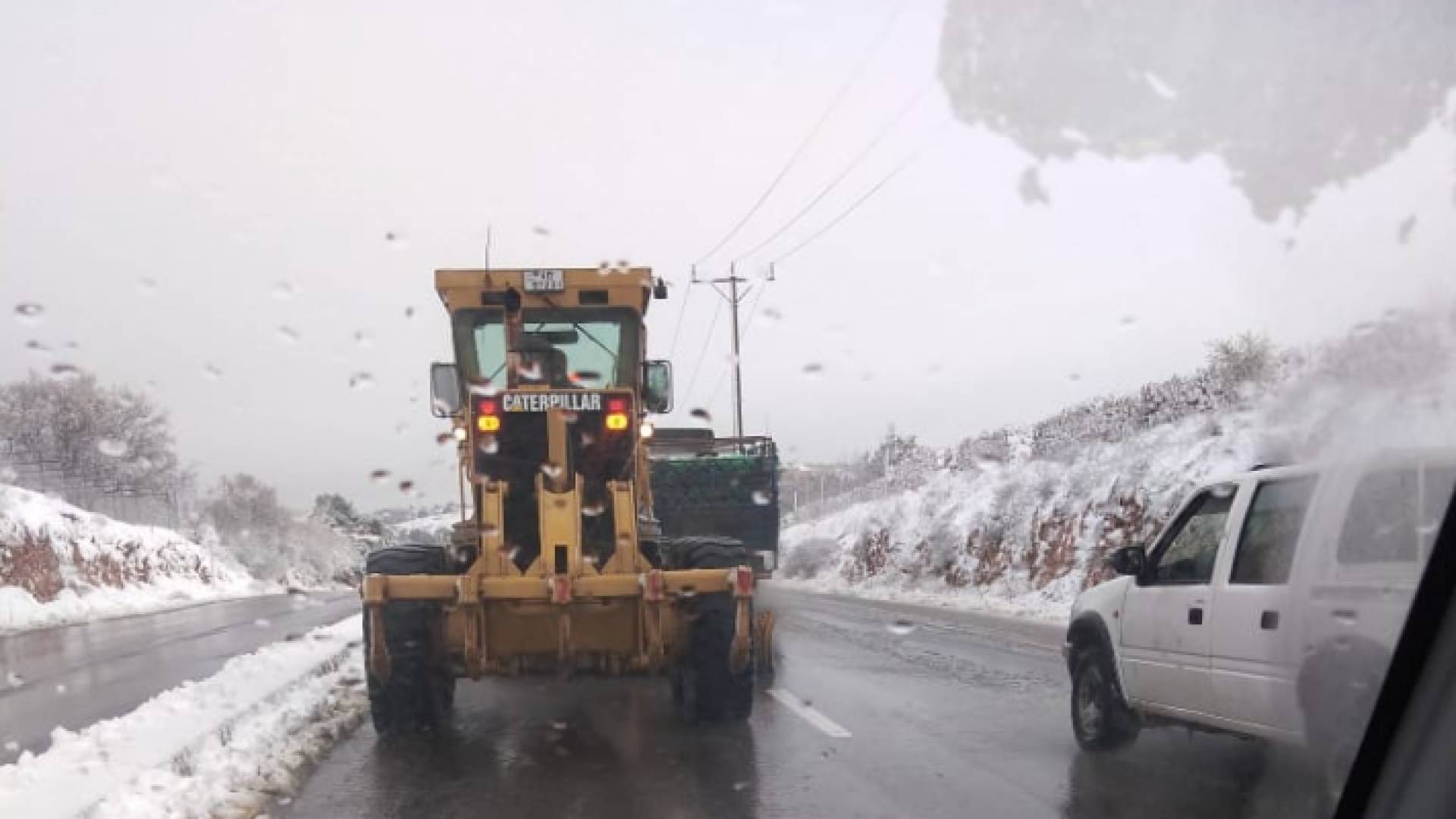 الاشغال تحذر من الظروف الجوية المتوقعة وتدعو الى عدم إعاقة عمل الآليات