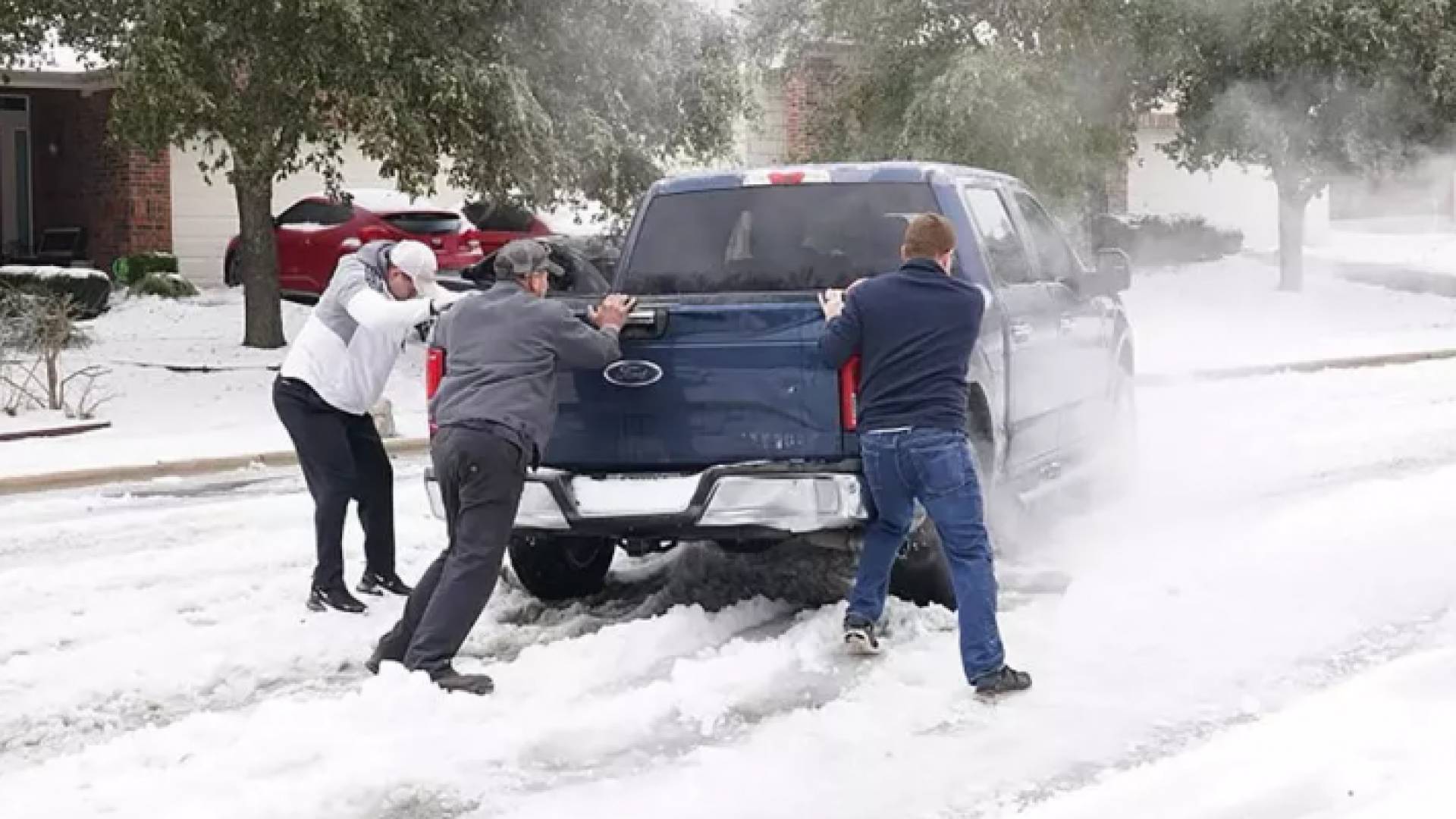 برد قطبي يضرب الولايات المتحدة ويحرم الملايين من الكهرباء