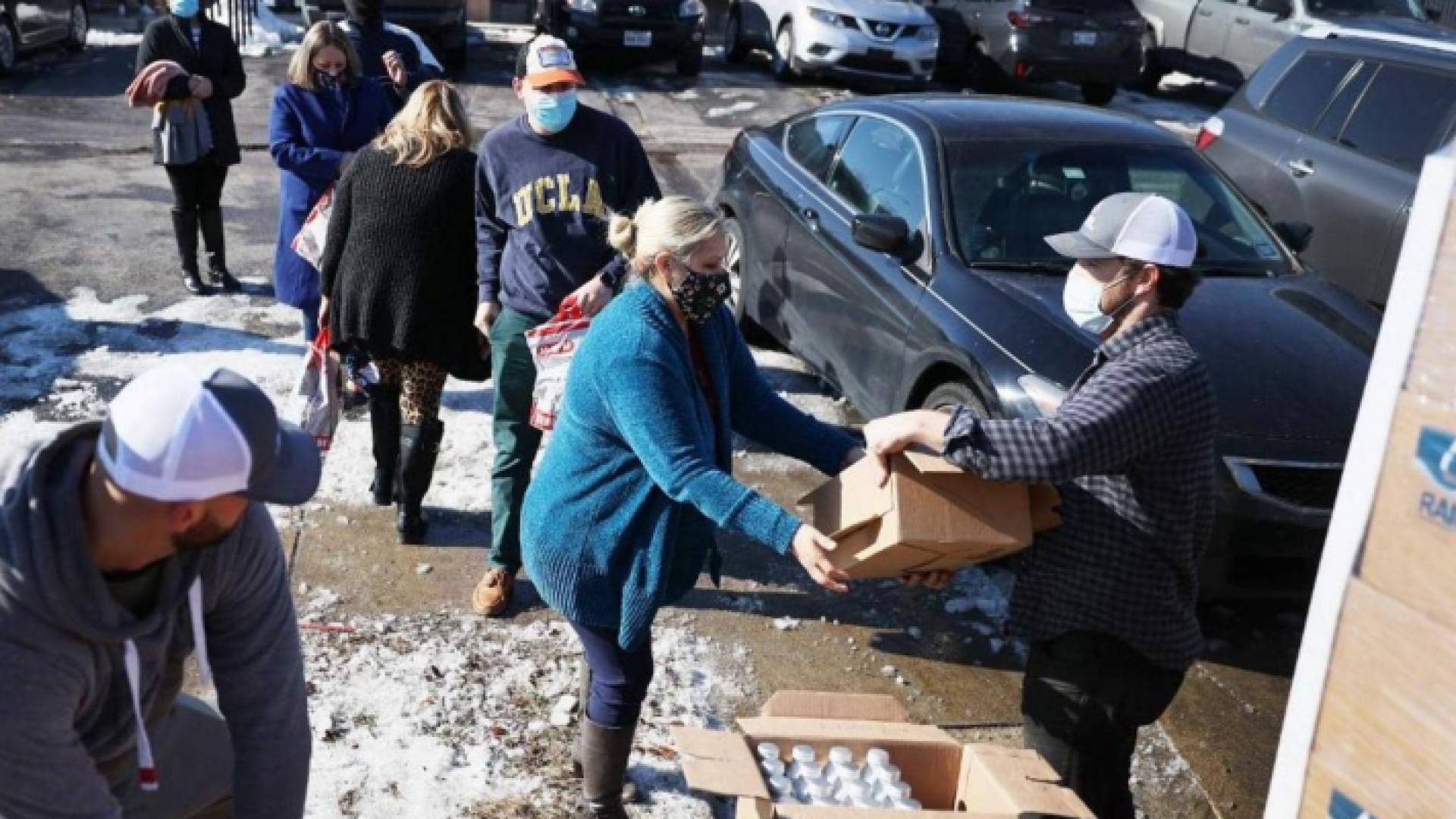 خلال توزيع الأغذية