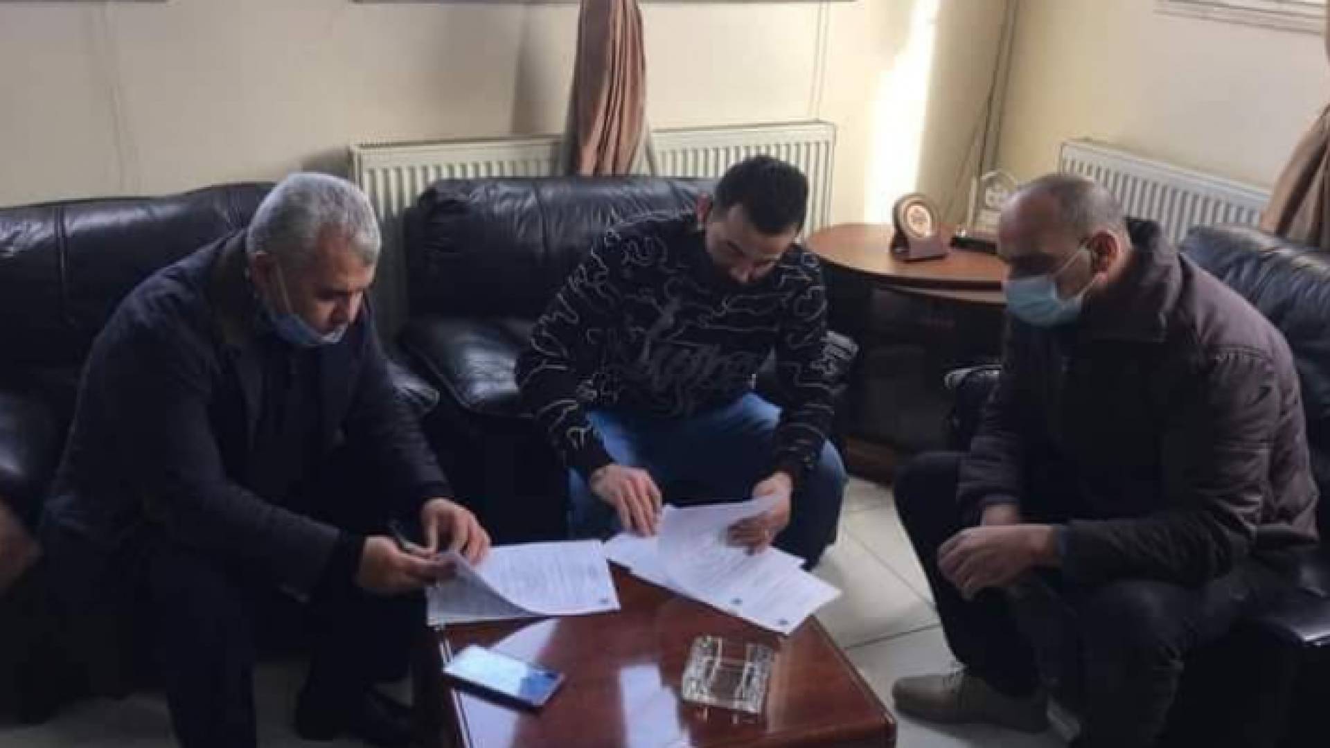 الجزيرة يجدد عقد اللاعب عمر قنديل