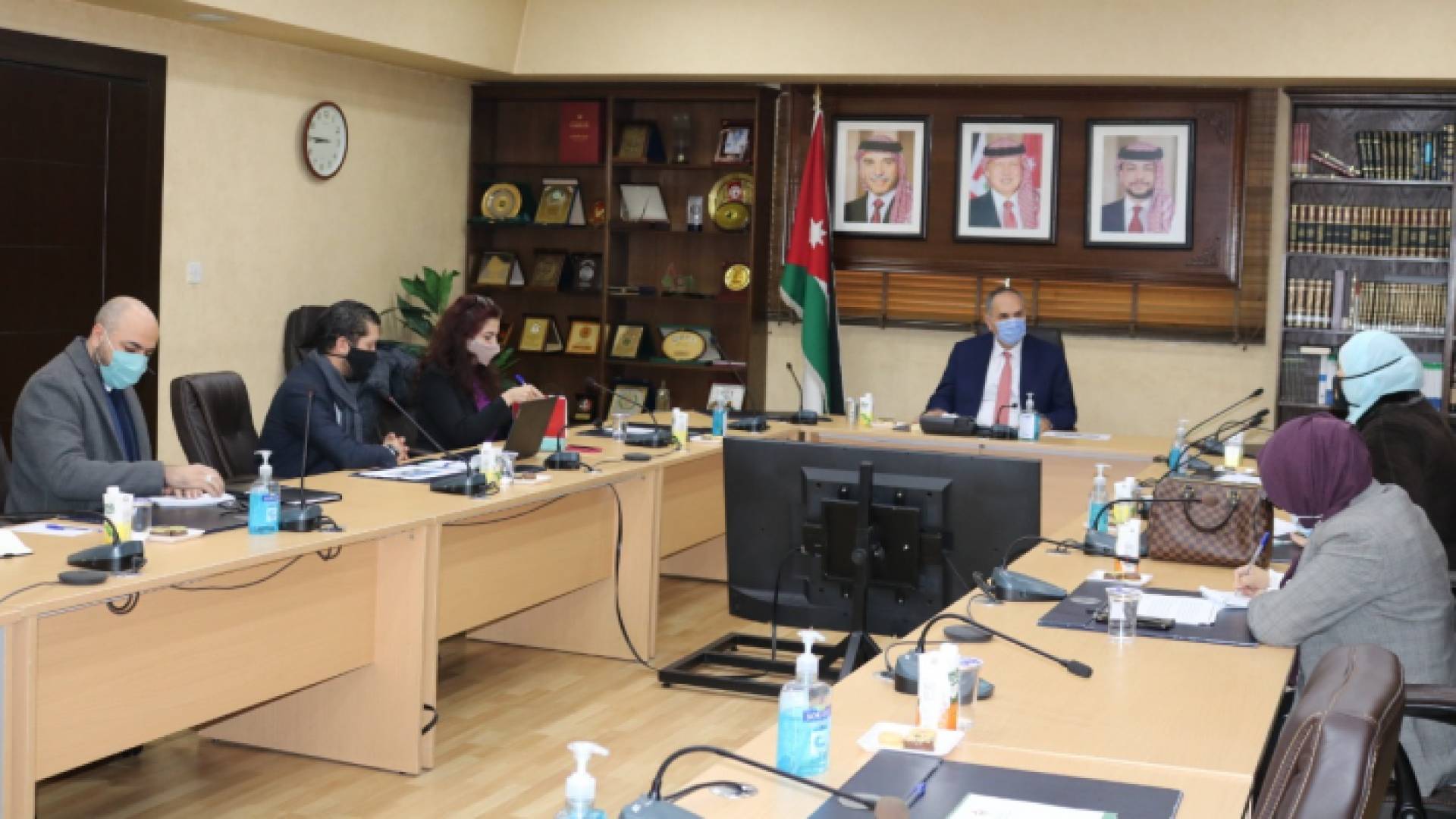 من الاجتماع