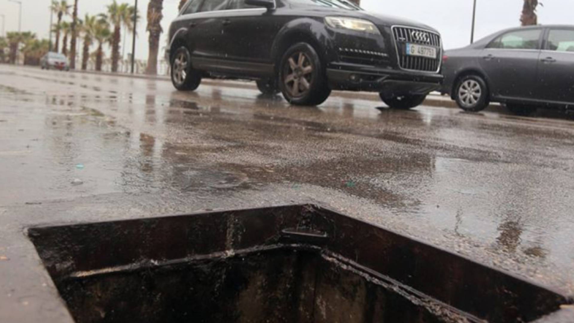 سرقة أغطية الصرف الصحي من شوارع بيروت