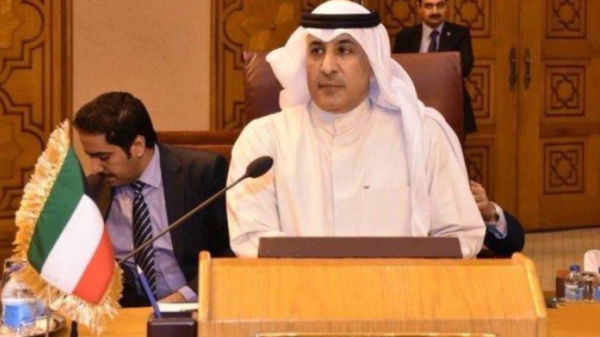 السفير الكويتي في عمان عزيز الديحاني