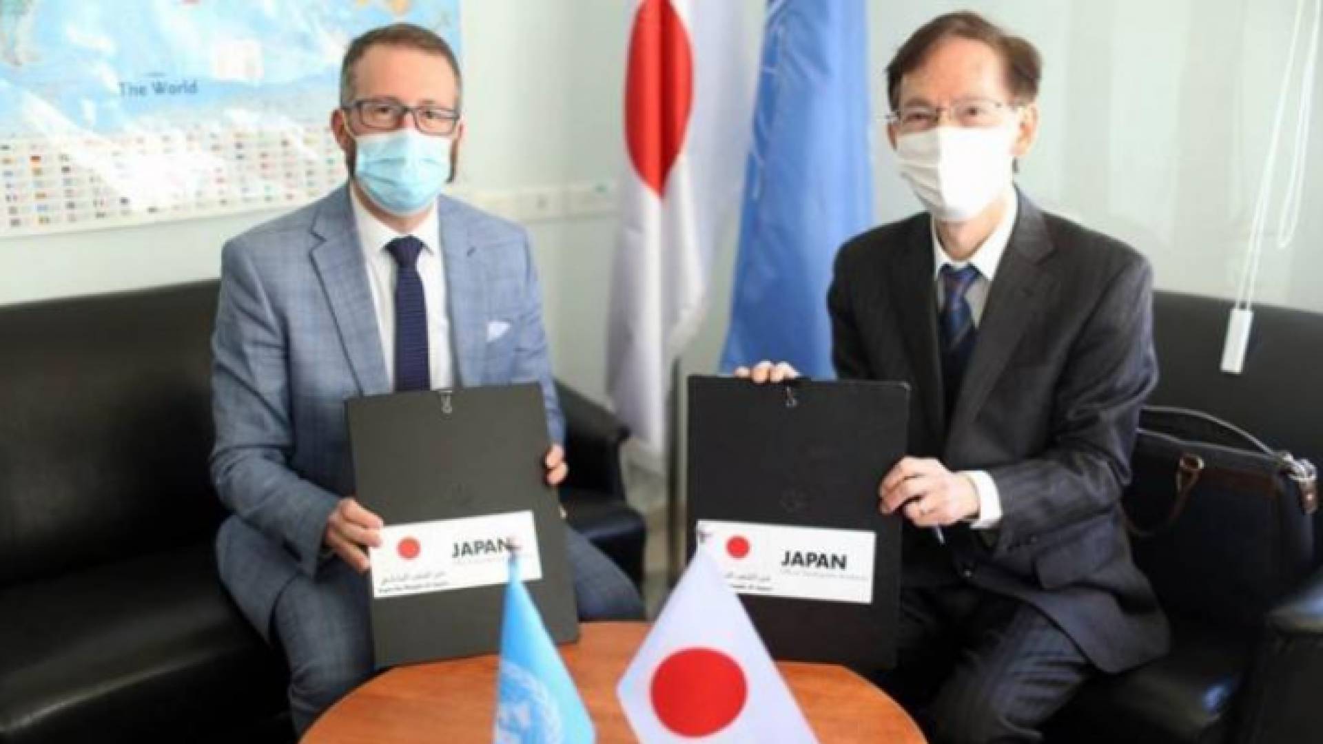 جانب من توقيع الاتفاقية