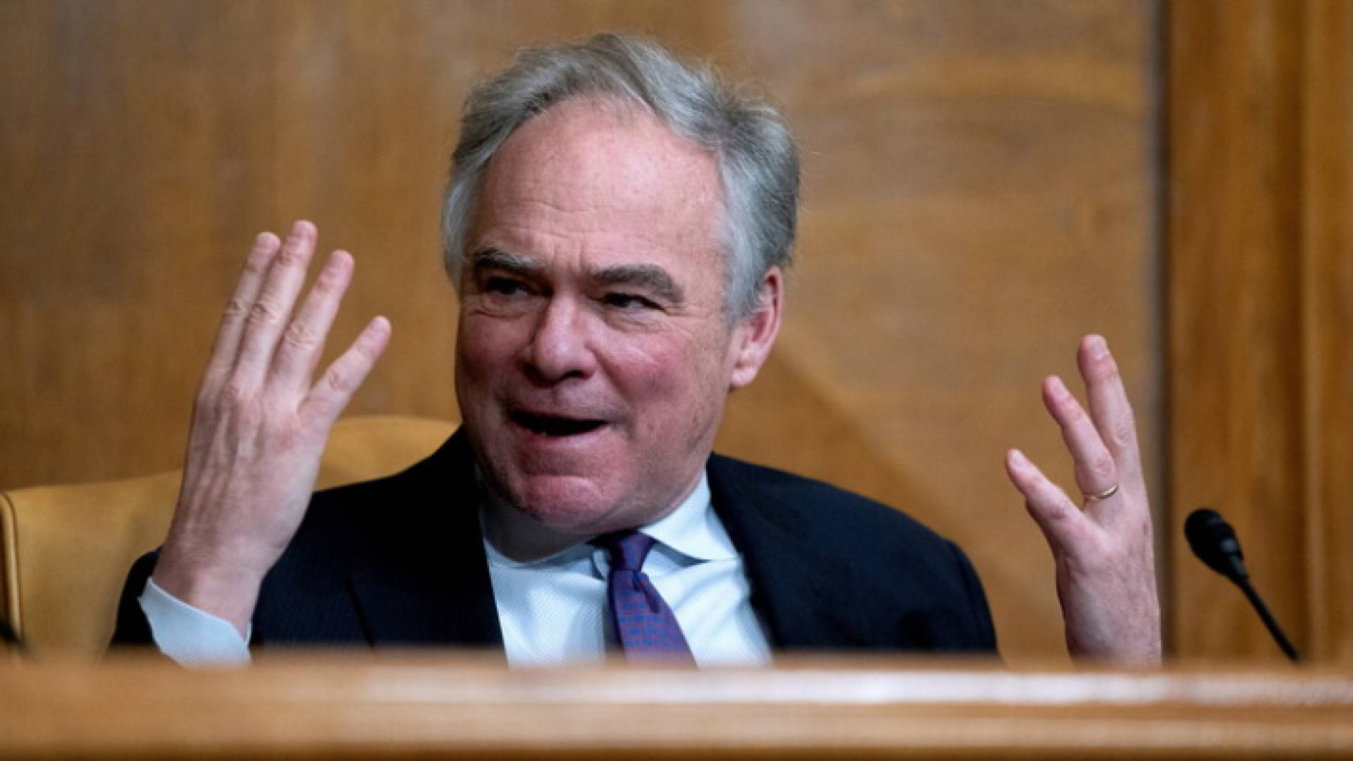 السيناتور الديمقراطي تيم كين