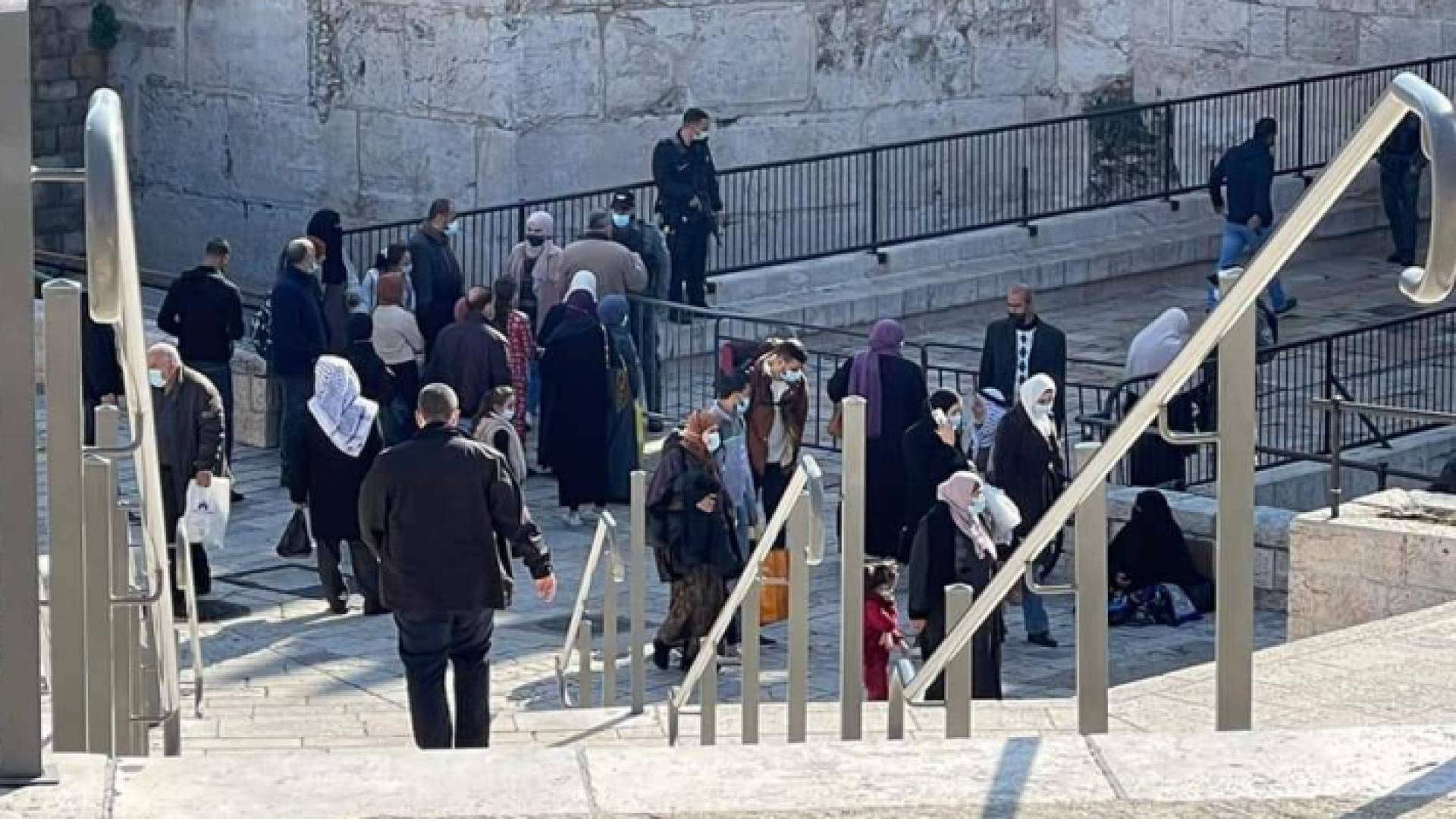 الاحتلال يواصل منع أهالي الضفة من صلاة الجمعة في الاقصى