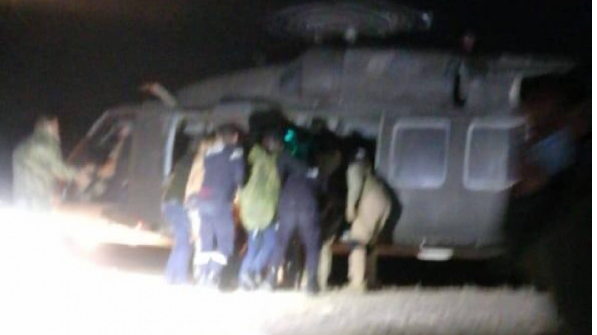 القوات المسلحة تحرك فريق مختص لإنقاذ شخص سقط من أعلى مقطع صخري