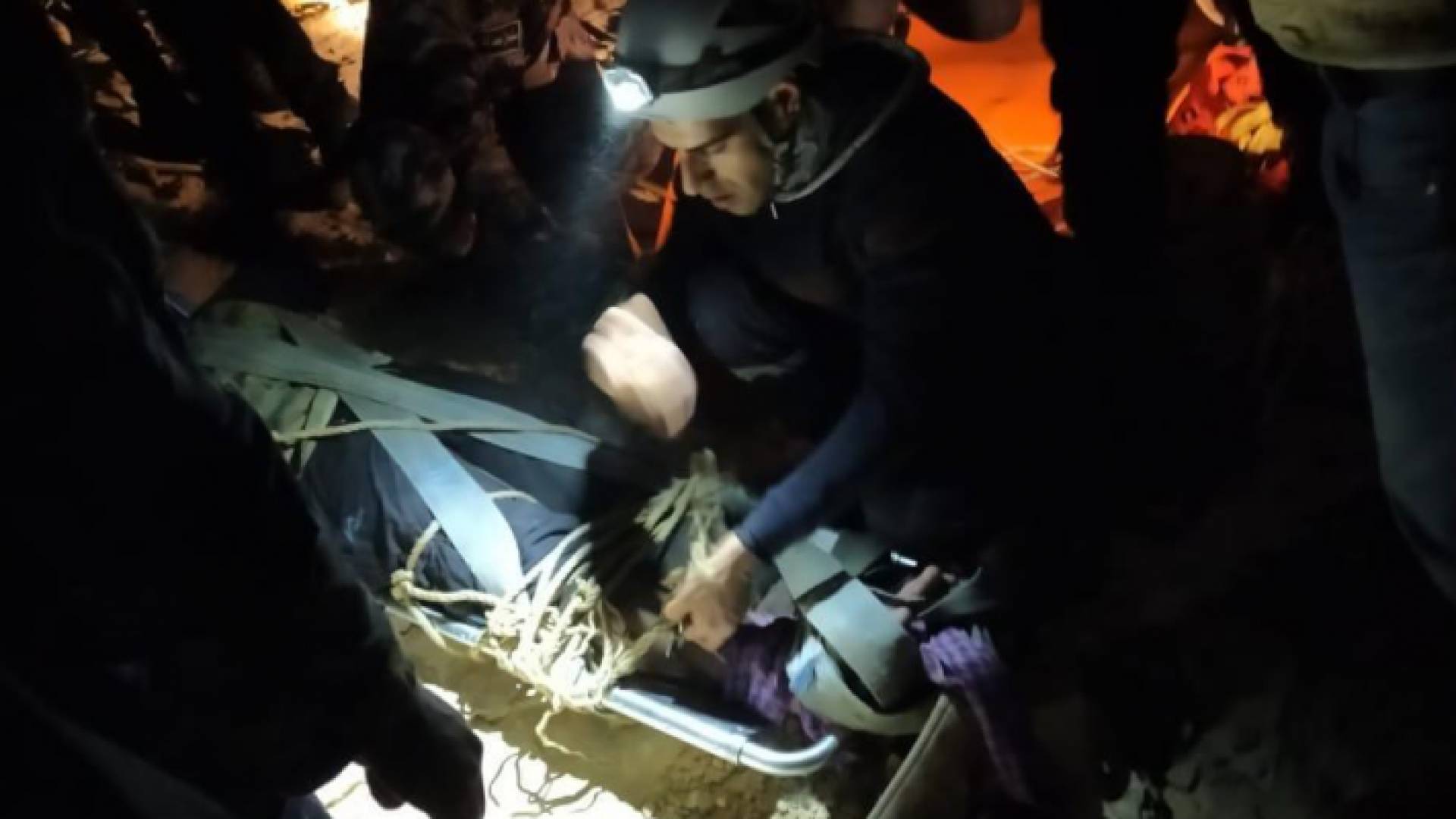 الدفاع المدني والجيش ينقذون شخصا باستخدام طائرة في الكرك