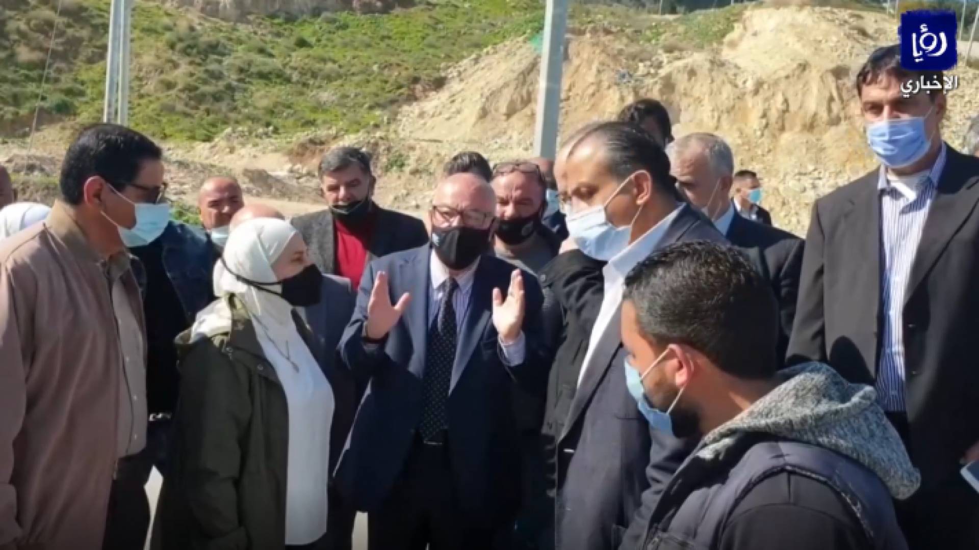 وزير الأشغال رفقة نواب المنطقة يتفقدون طريق دير أبي سعيد - سموع بعد انهياره