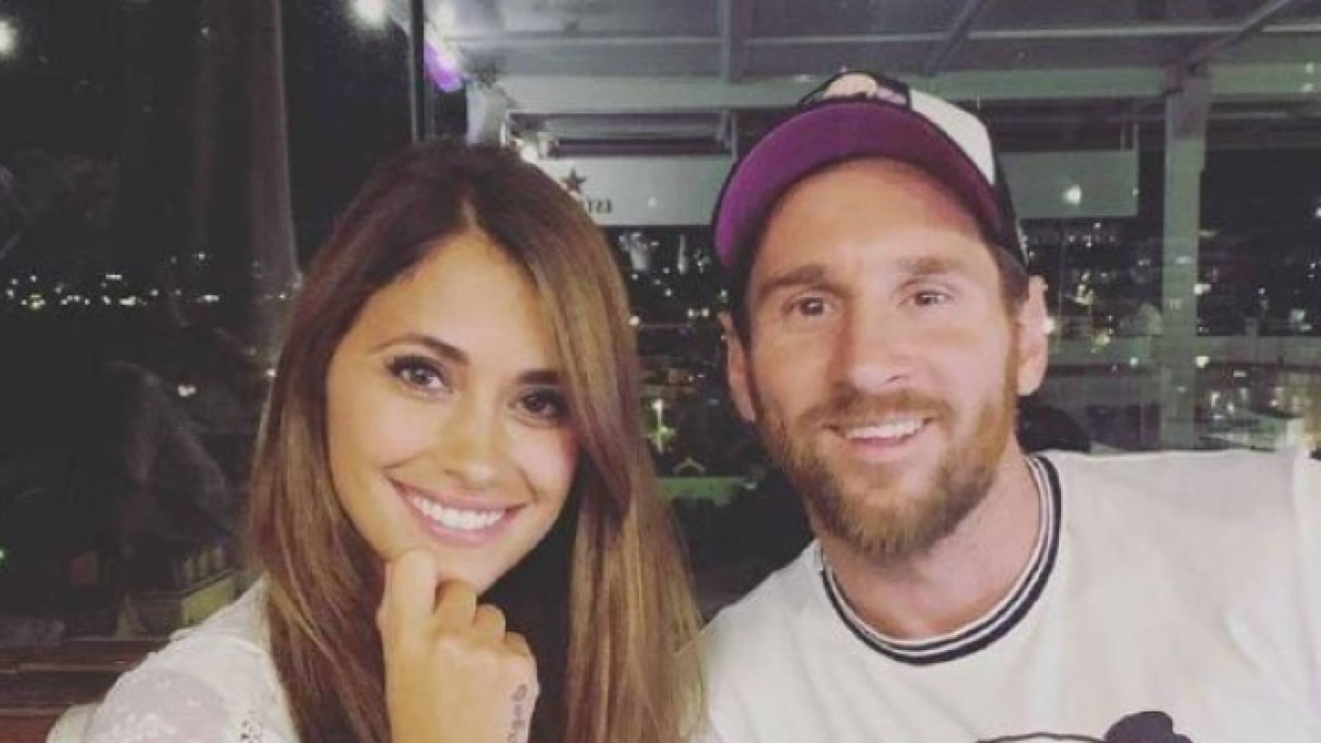 ميسي وزوجته