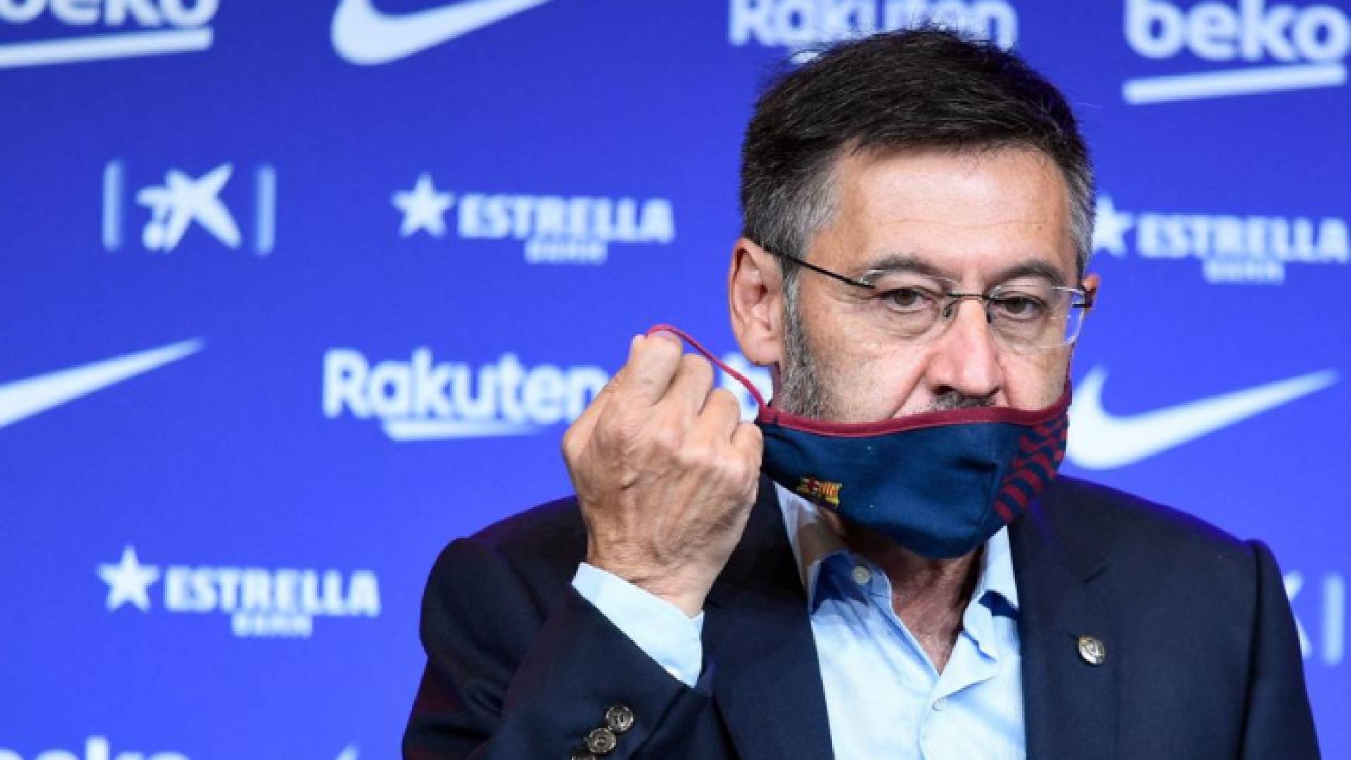 الشرطة الإسبانية تلقي القبض على رئيس نادي برشلونة السابق