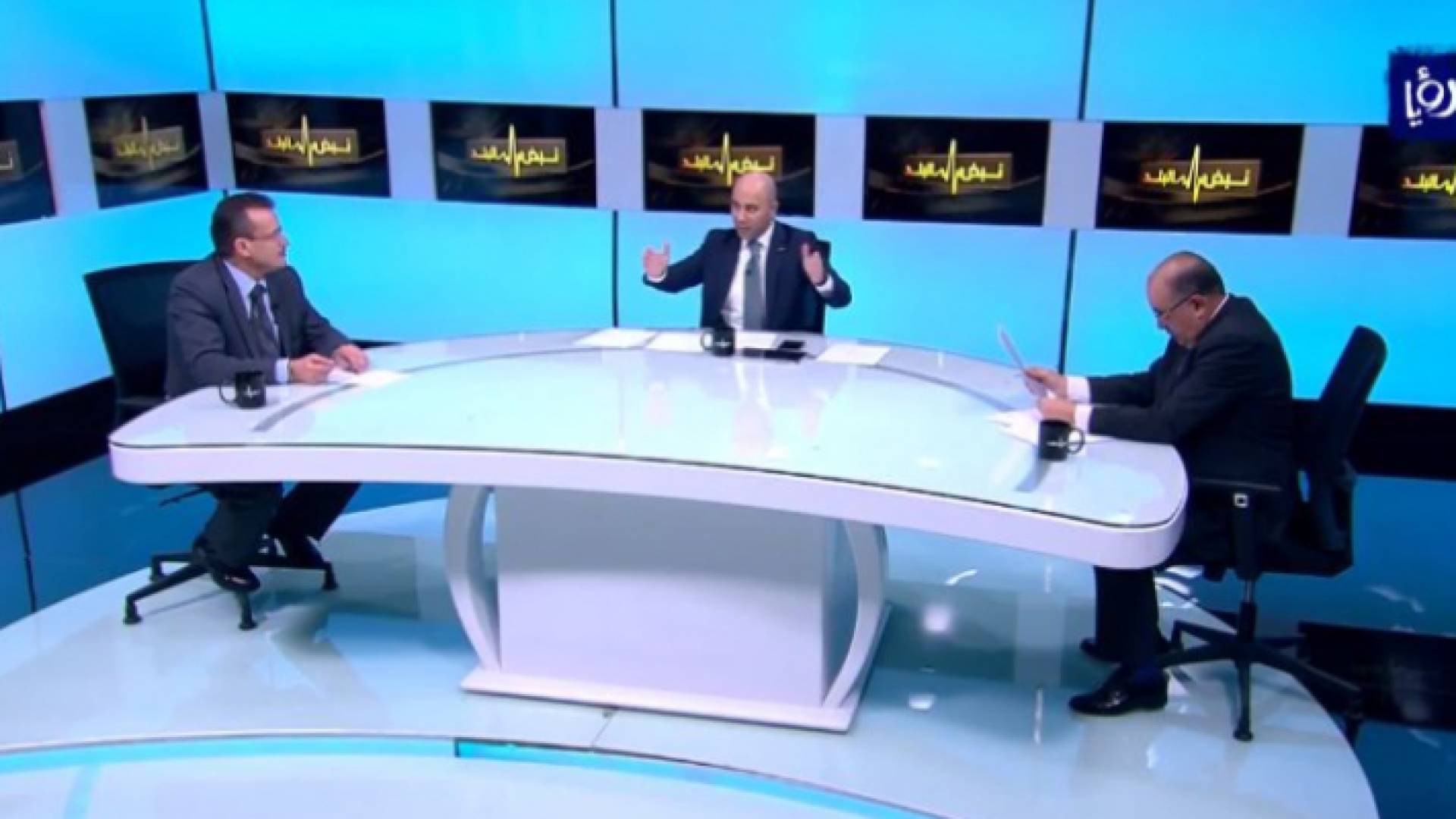 من حلقة برنامج نبض البلد التي استضافت مسؤول ملف كورونا السابق الدكتور عدنان اسحق