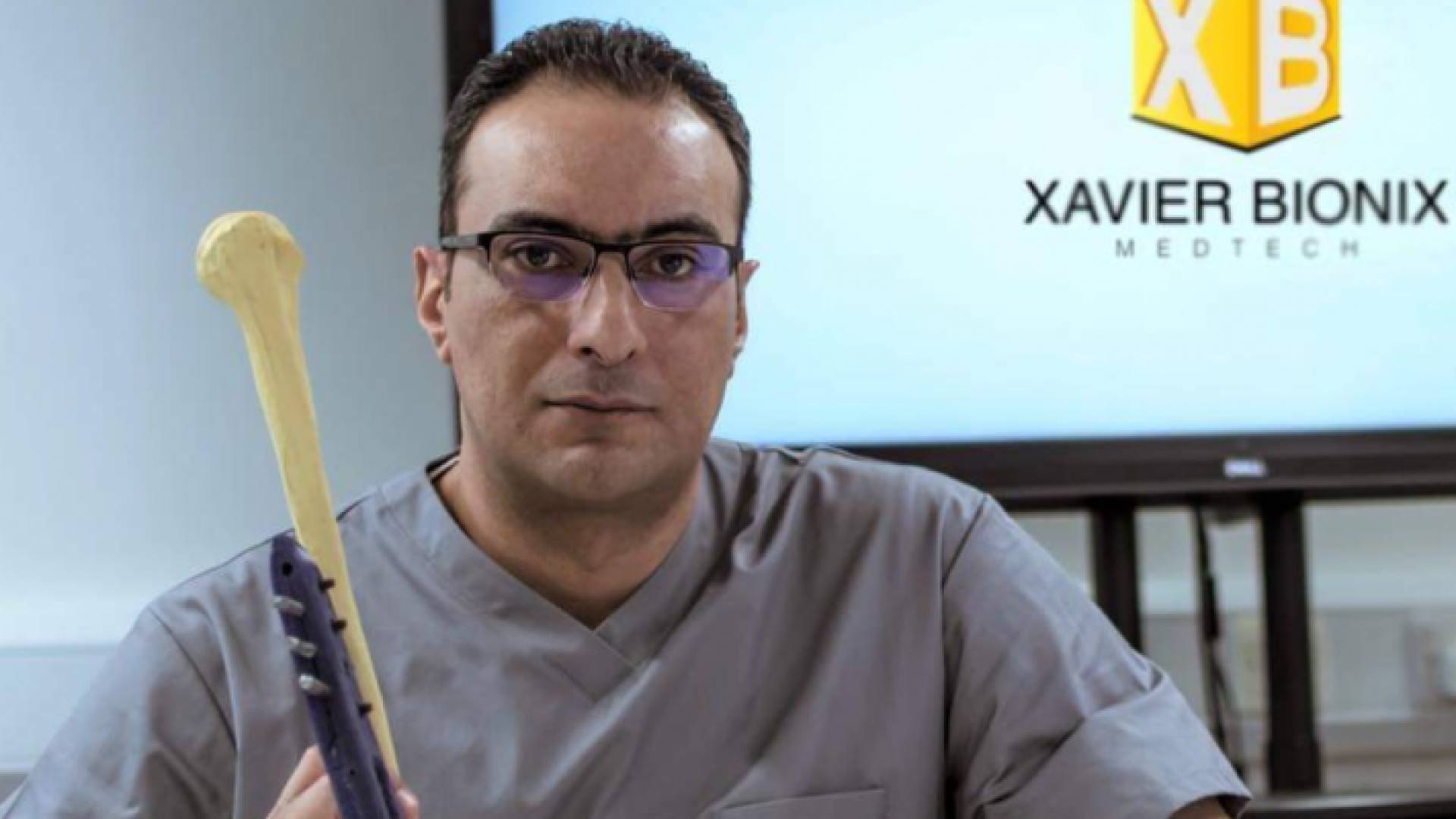 اخصائي جراحة العظام والمفاصل الطبيب الأردني فراس مازن البكري