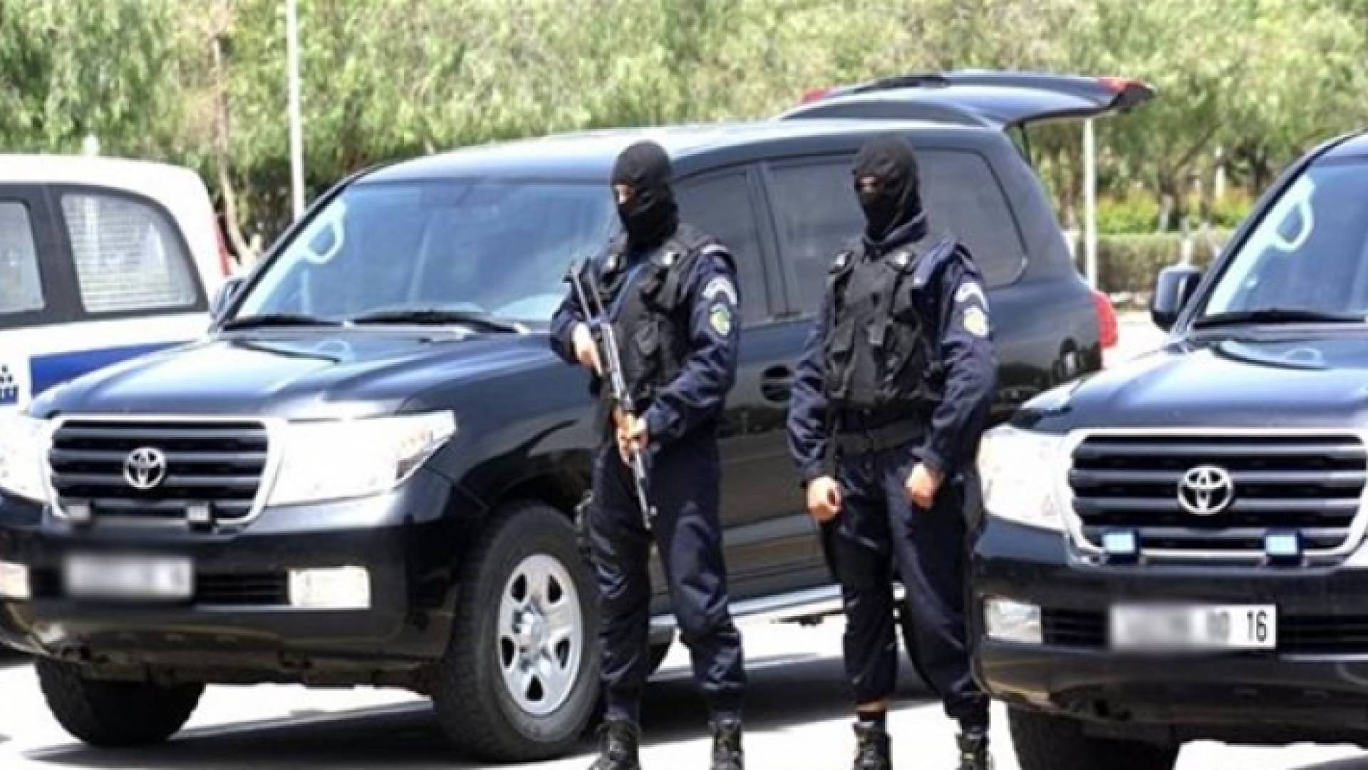 عناصر من الأمن الجزائري