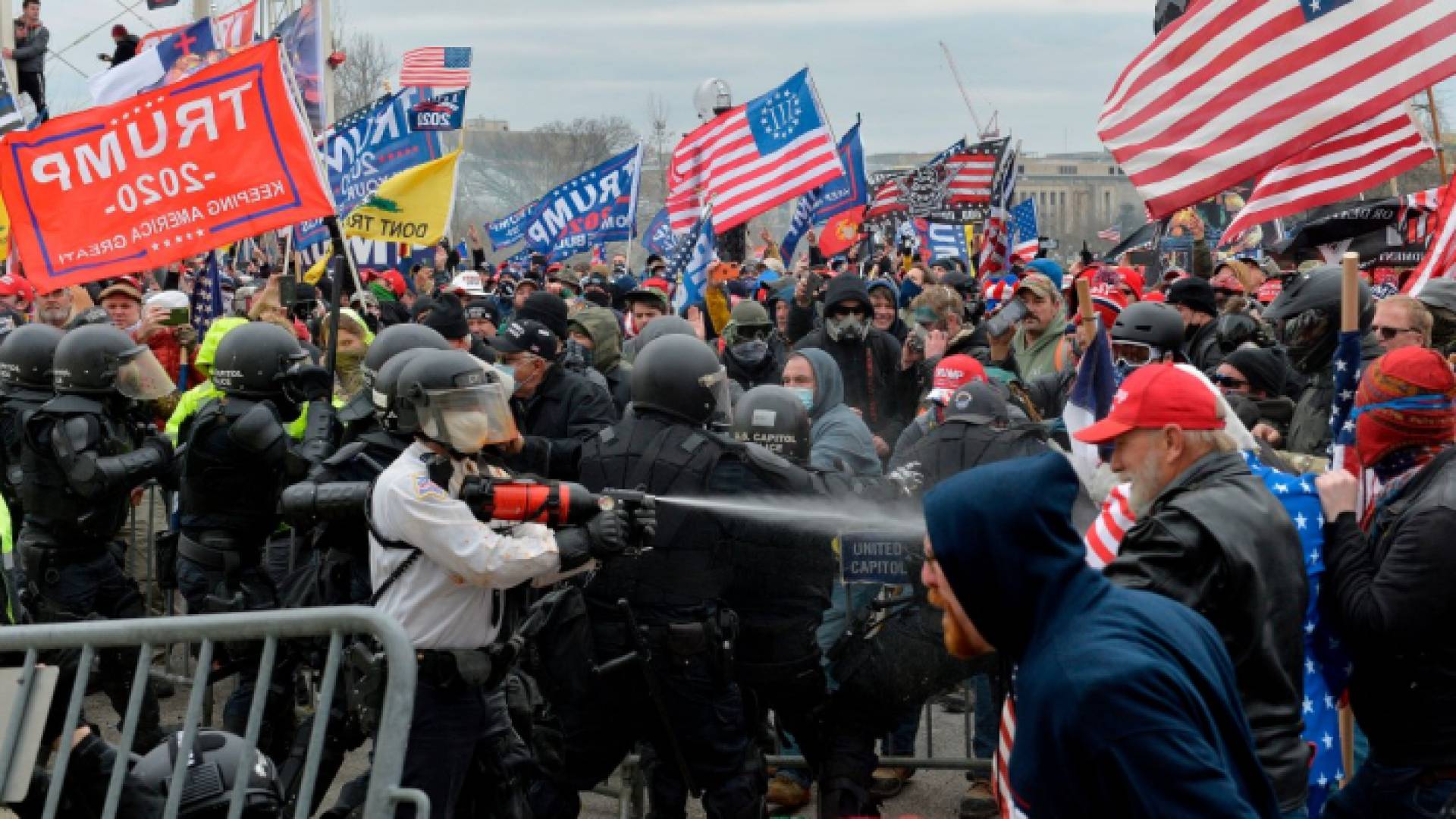 اقتحام مبنى الكونغرس