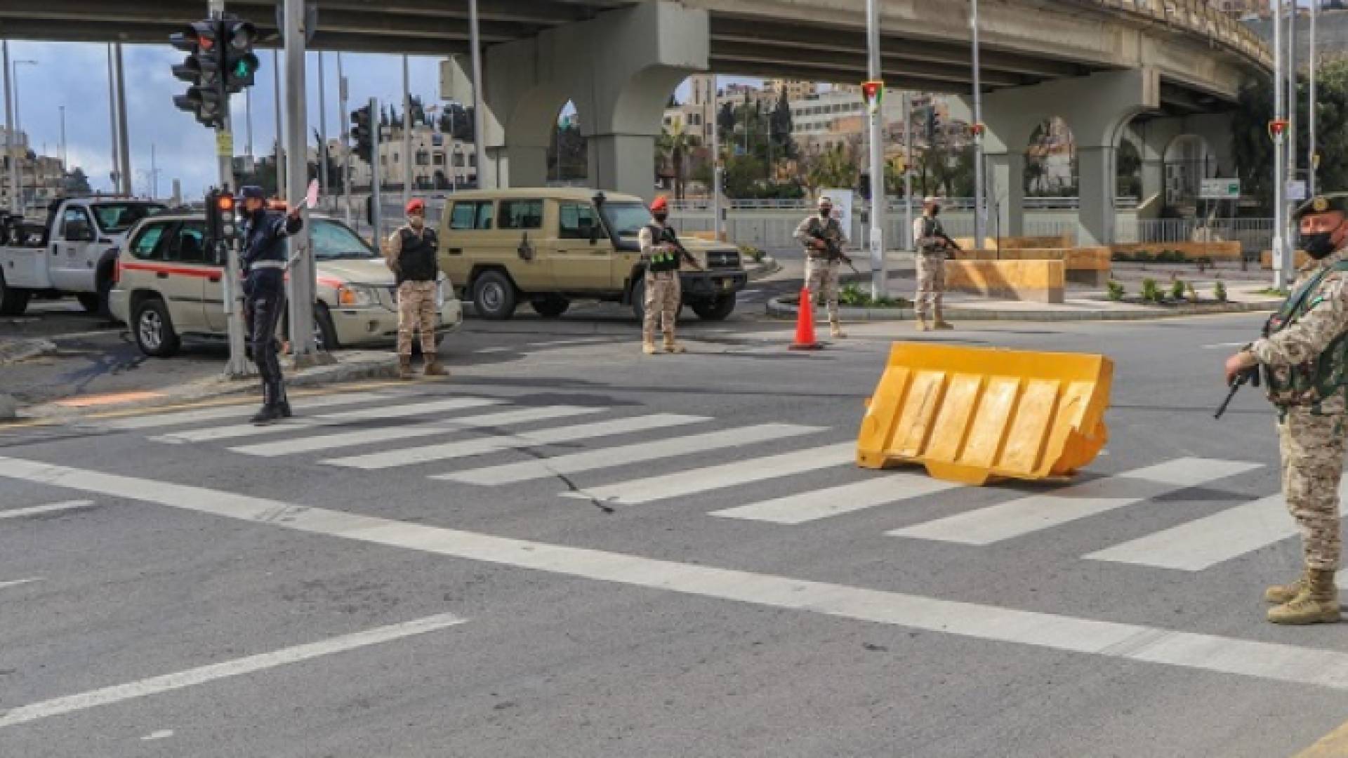 خلال تنفيذ القوات المسلحة حظر التجول الشامل