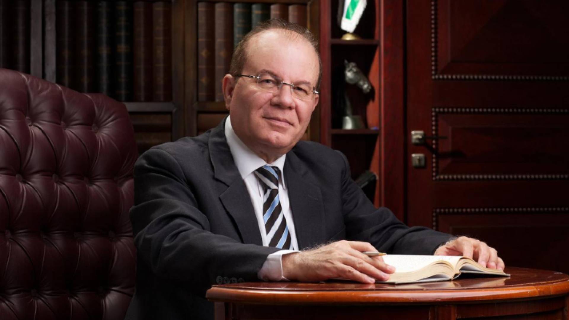 وزير الاعلام الاسبق الدكتور نبيل الشريف