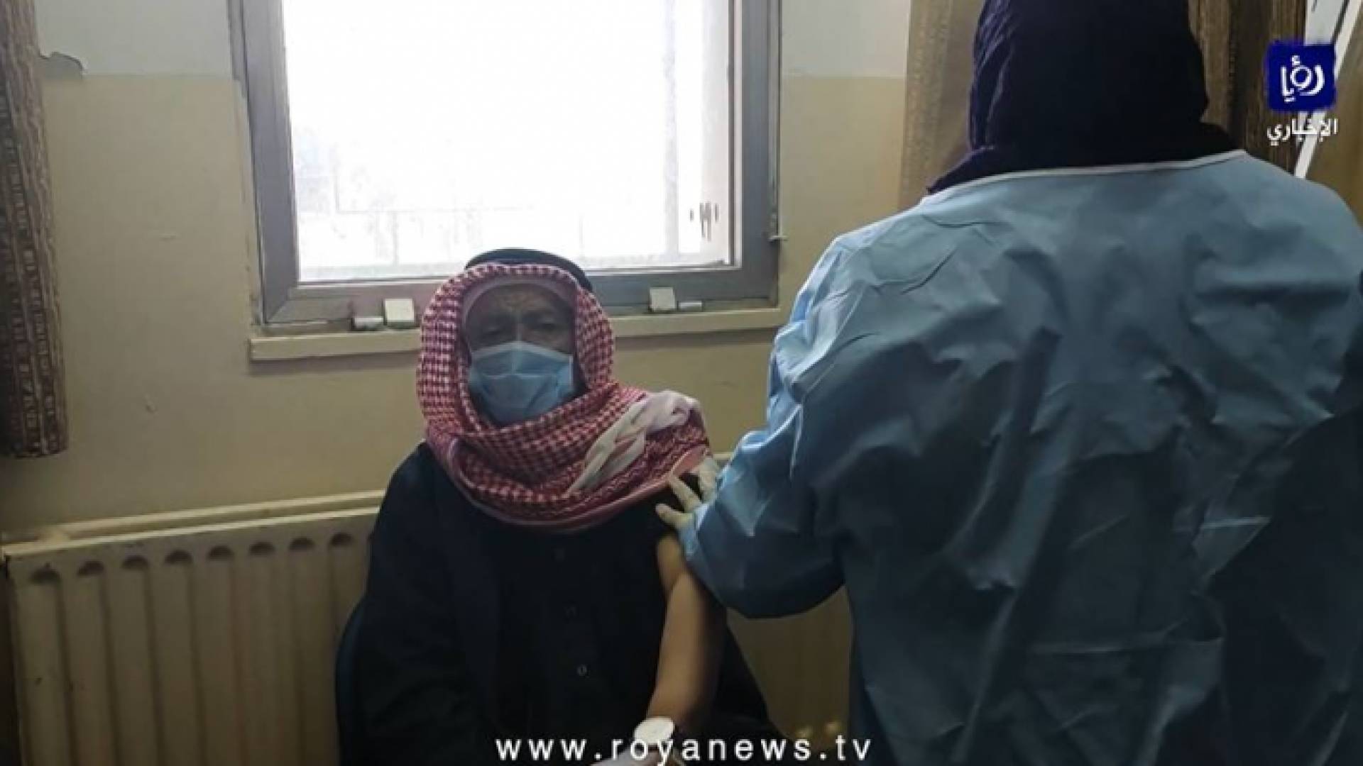 صحة المفرق تباشر بإعطاء المطاعيم المضادة لكورونا