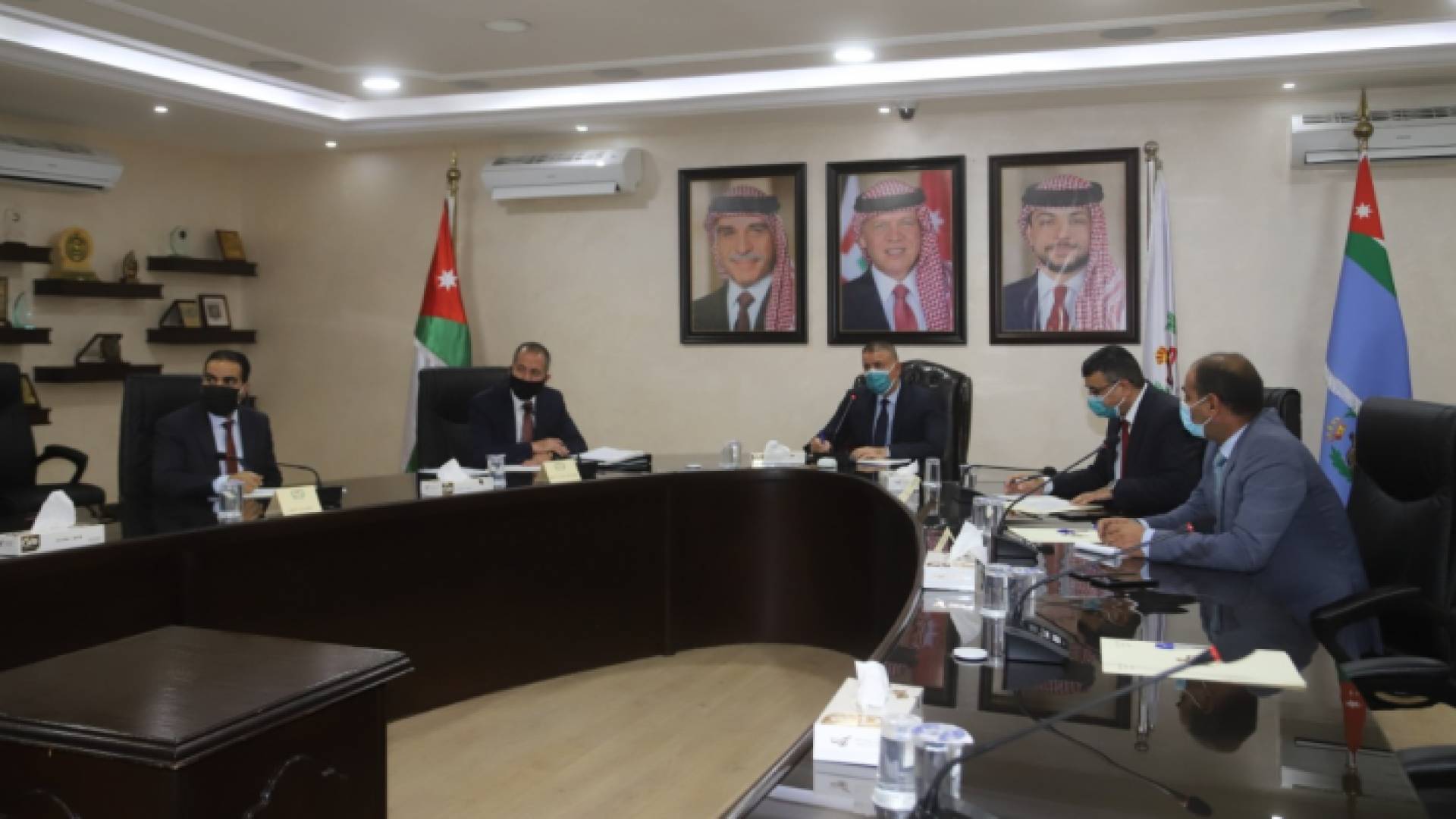 خلال الاجتماع