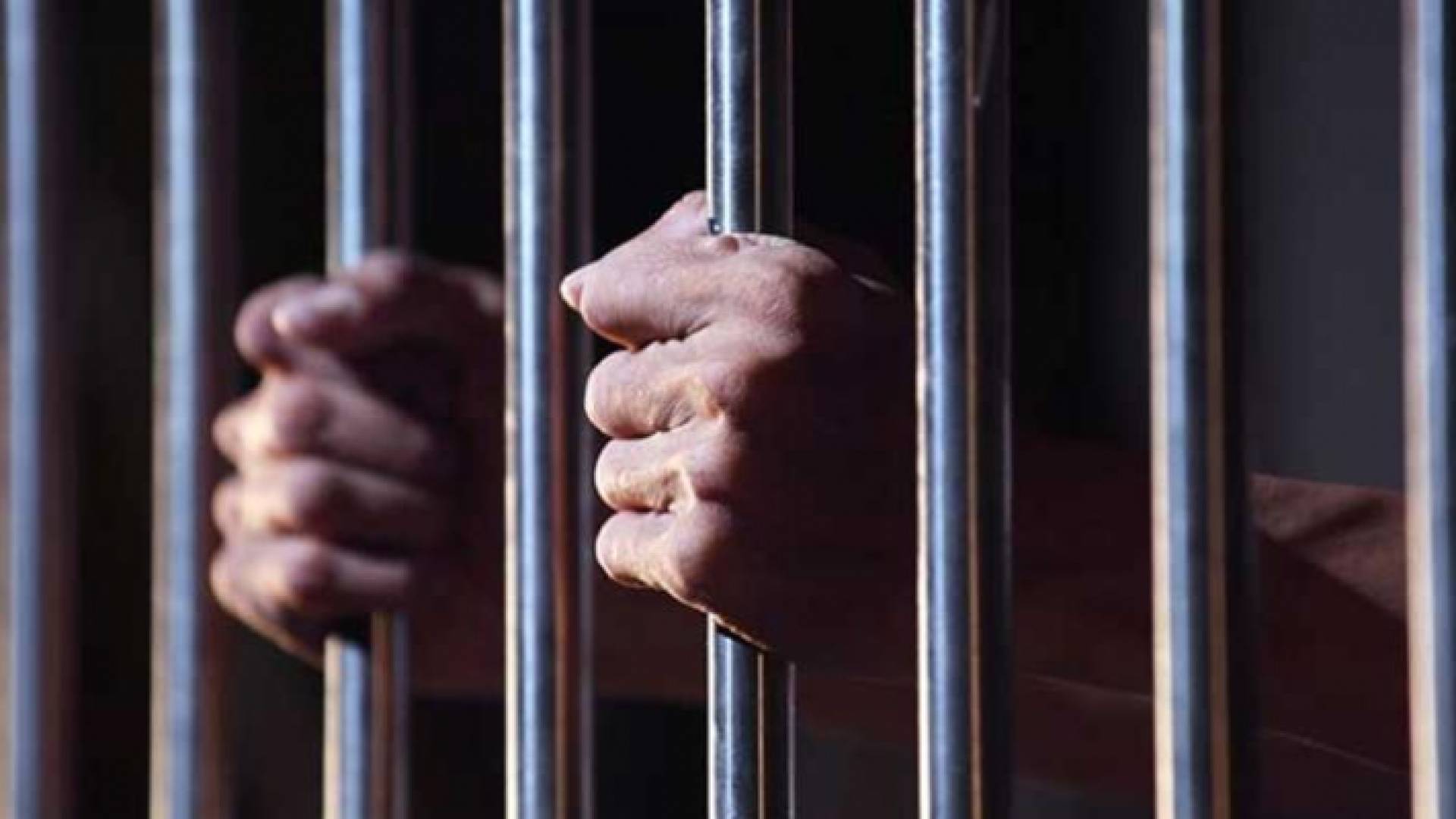 شخص في السجن - تعبيرية