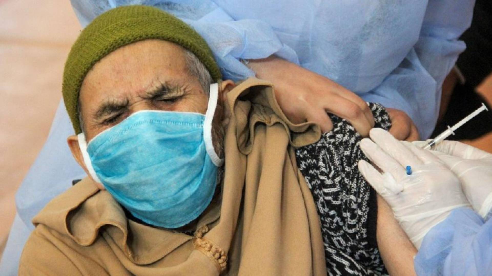 خلال تلقيح أحد المغاربة