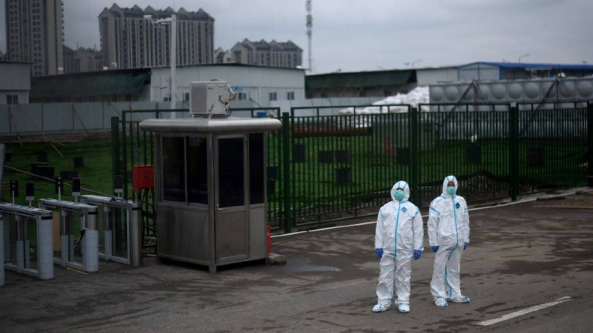 أطباء في مدينة ووهان الصينية