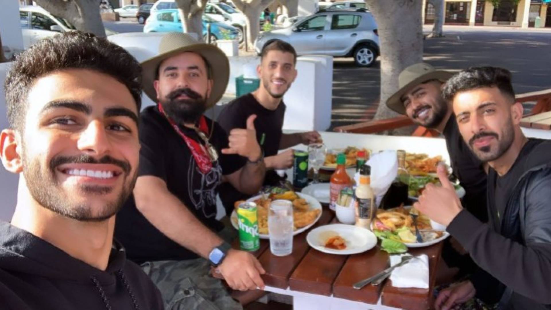 الراحل عبود العمري واصدقائه