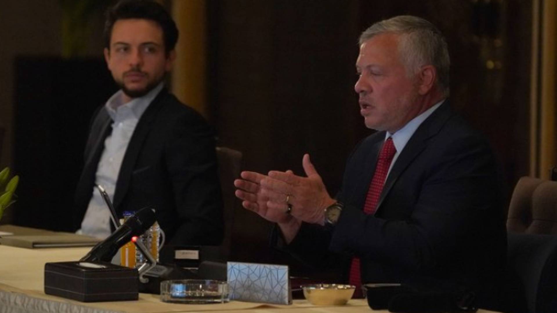 جلالة الملك عبدالله الثاني وسمو الأمير الحسن بن عبدالله (أرشيفية)