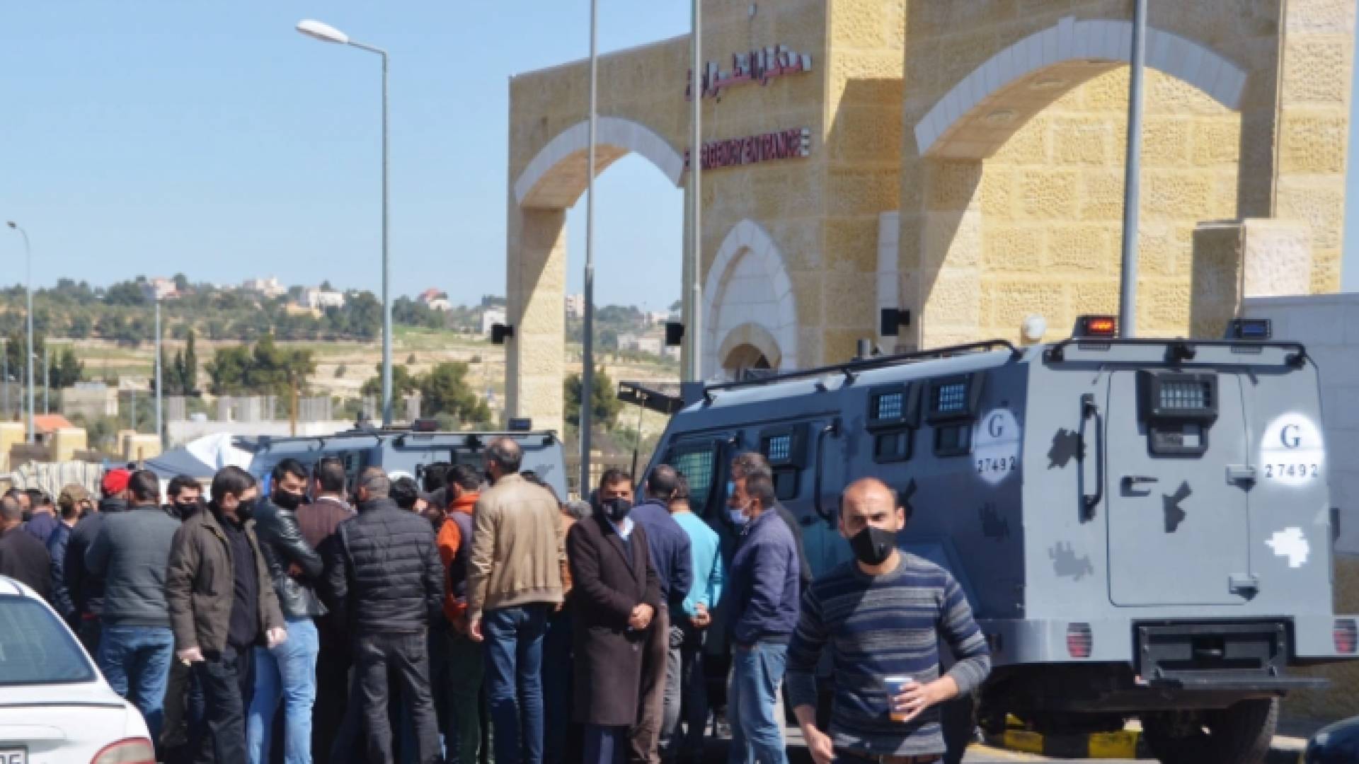 توقيف مدير مستشفى الحسين بالسلط وثلاثة من مساعديه ومسؤول التزويد اسبوعا في احد مراكز الاصلاح