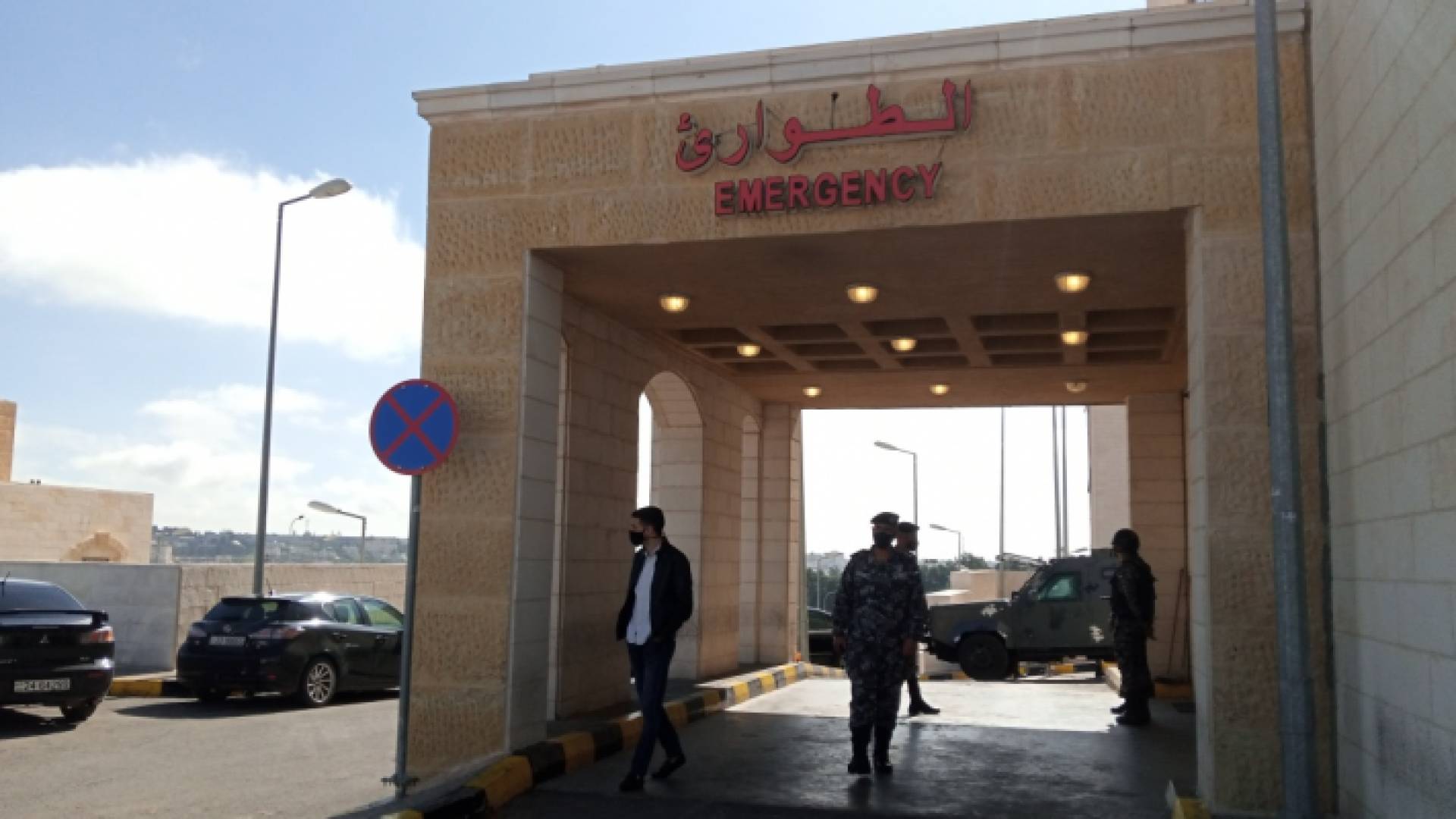 من أمام باب الطوارئ لمستشفى السلط الجديد