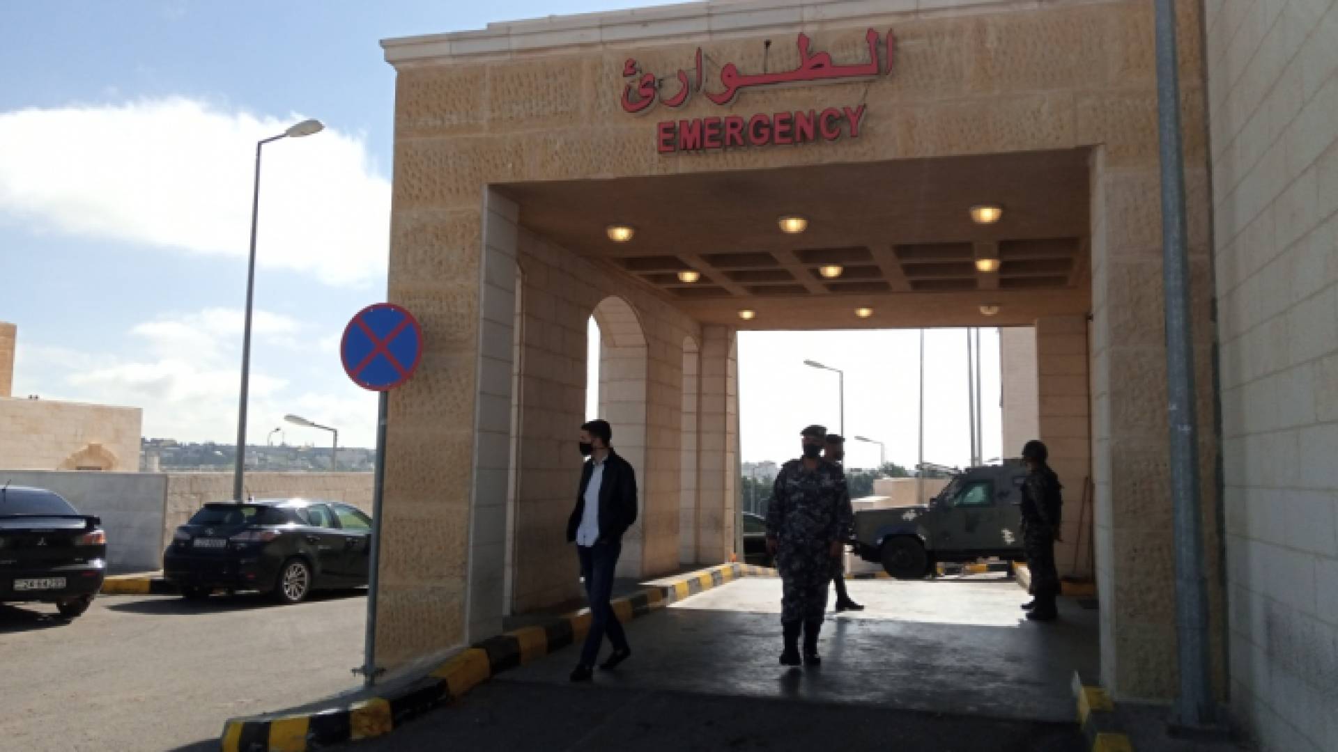 من أمام مبنى الطوارئ في مستشفى السلط الجديد