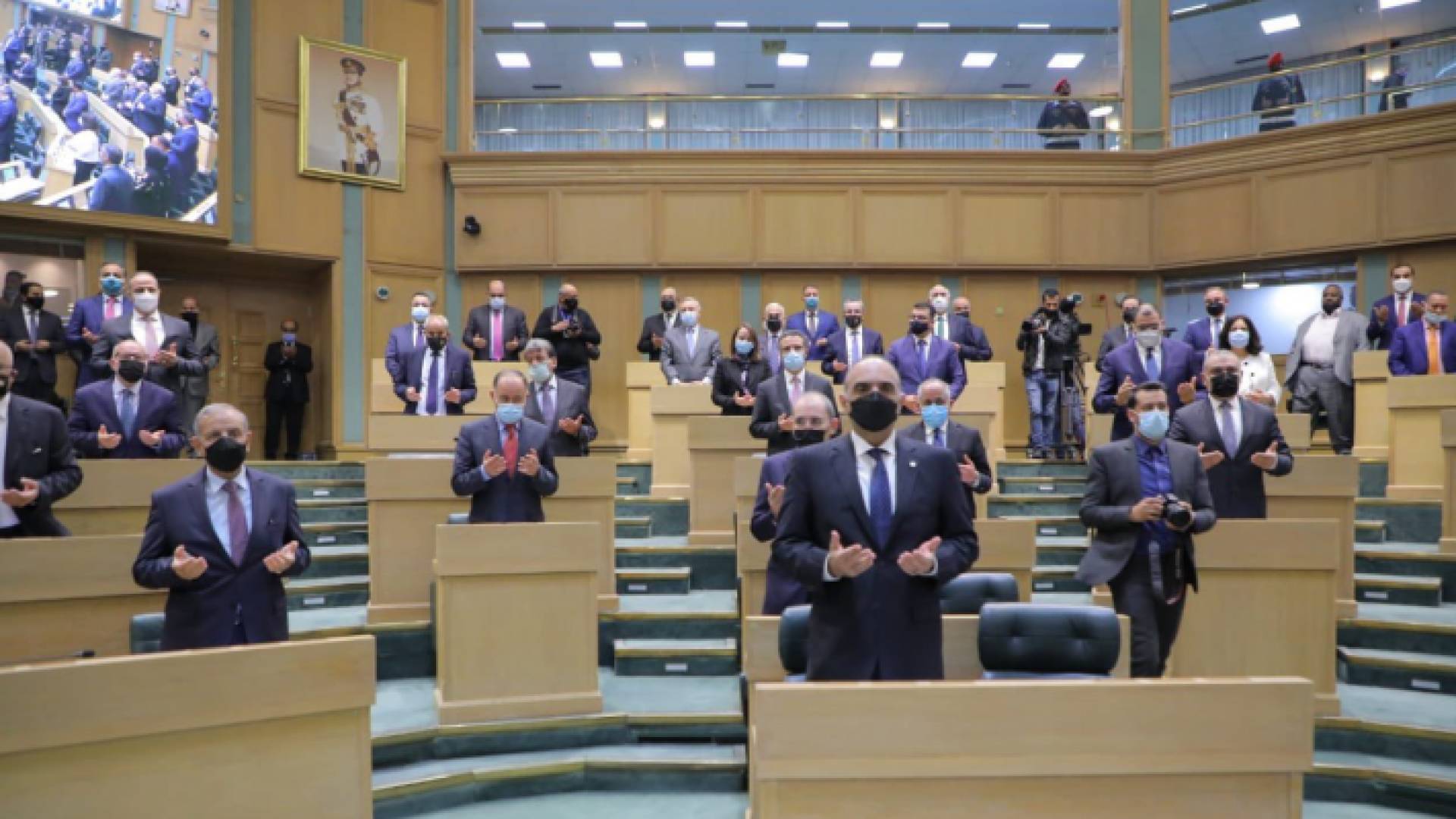 النواب يقرأون الفاتحة على أرواح ضحايا مستشفى السلط الجديد