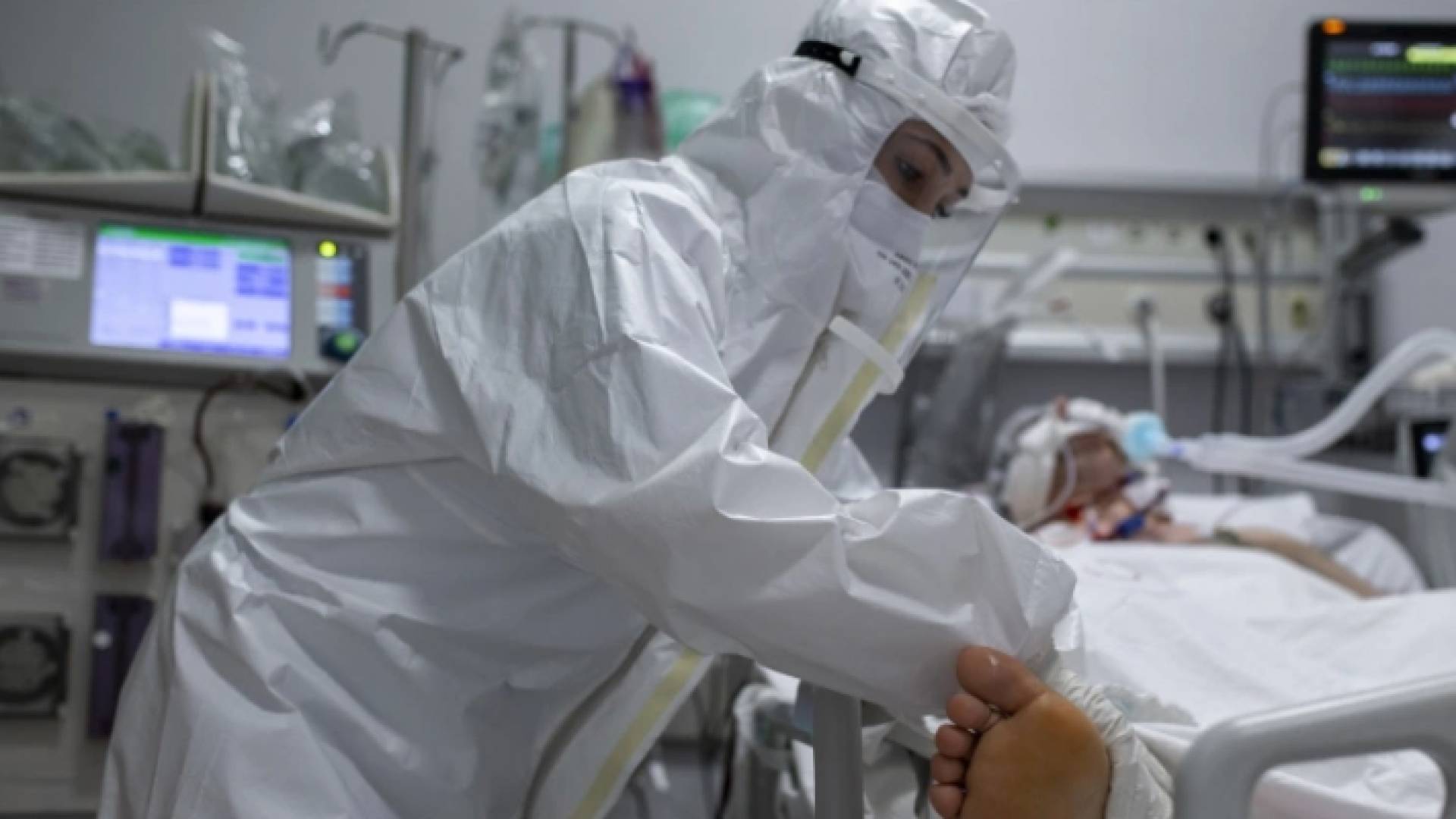 من داخل إحدى غرف العناية الحثيثة بأحد المستشفيات الخاصة