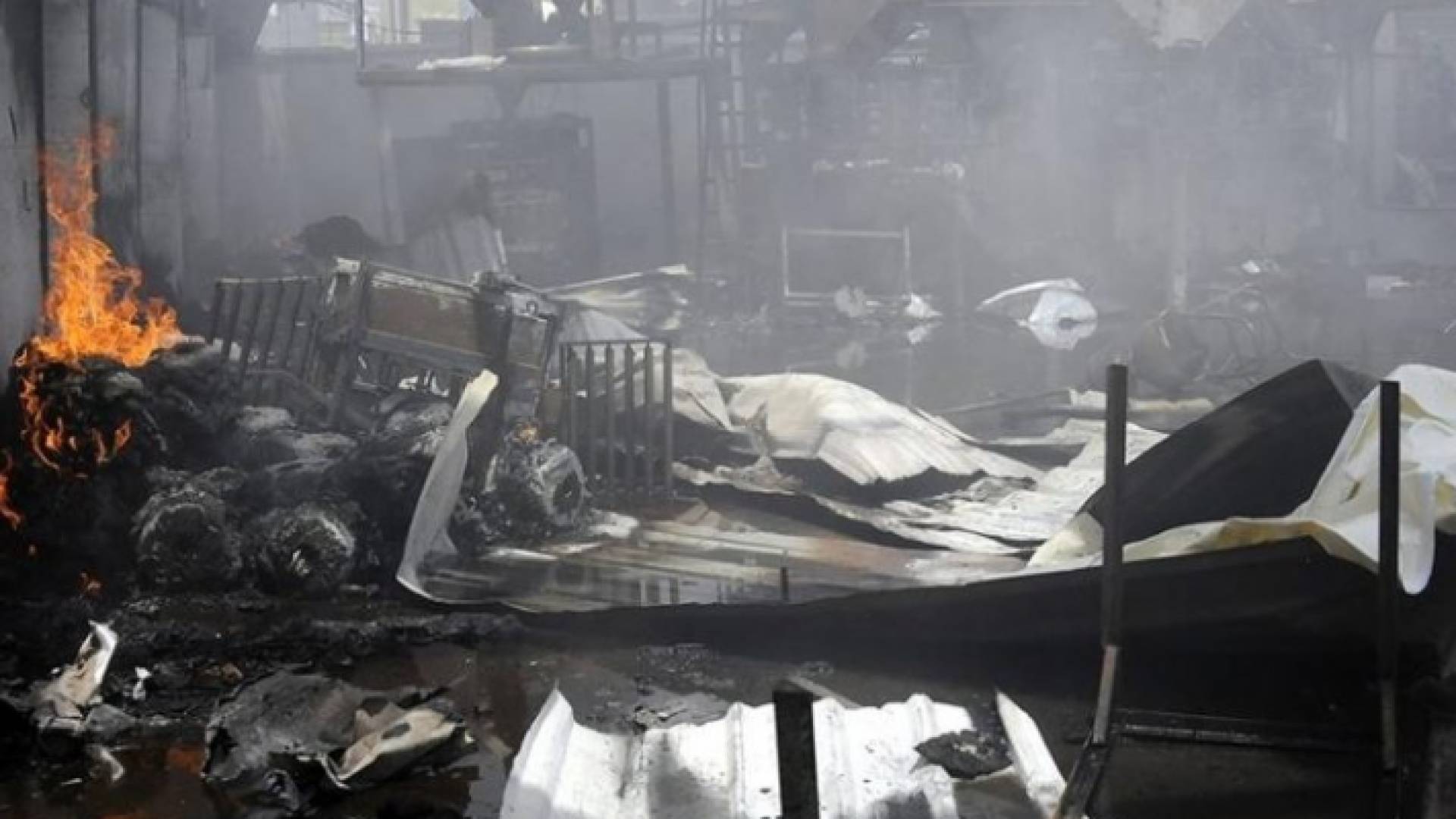 جانب من الحريق