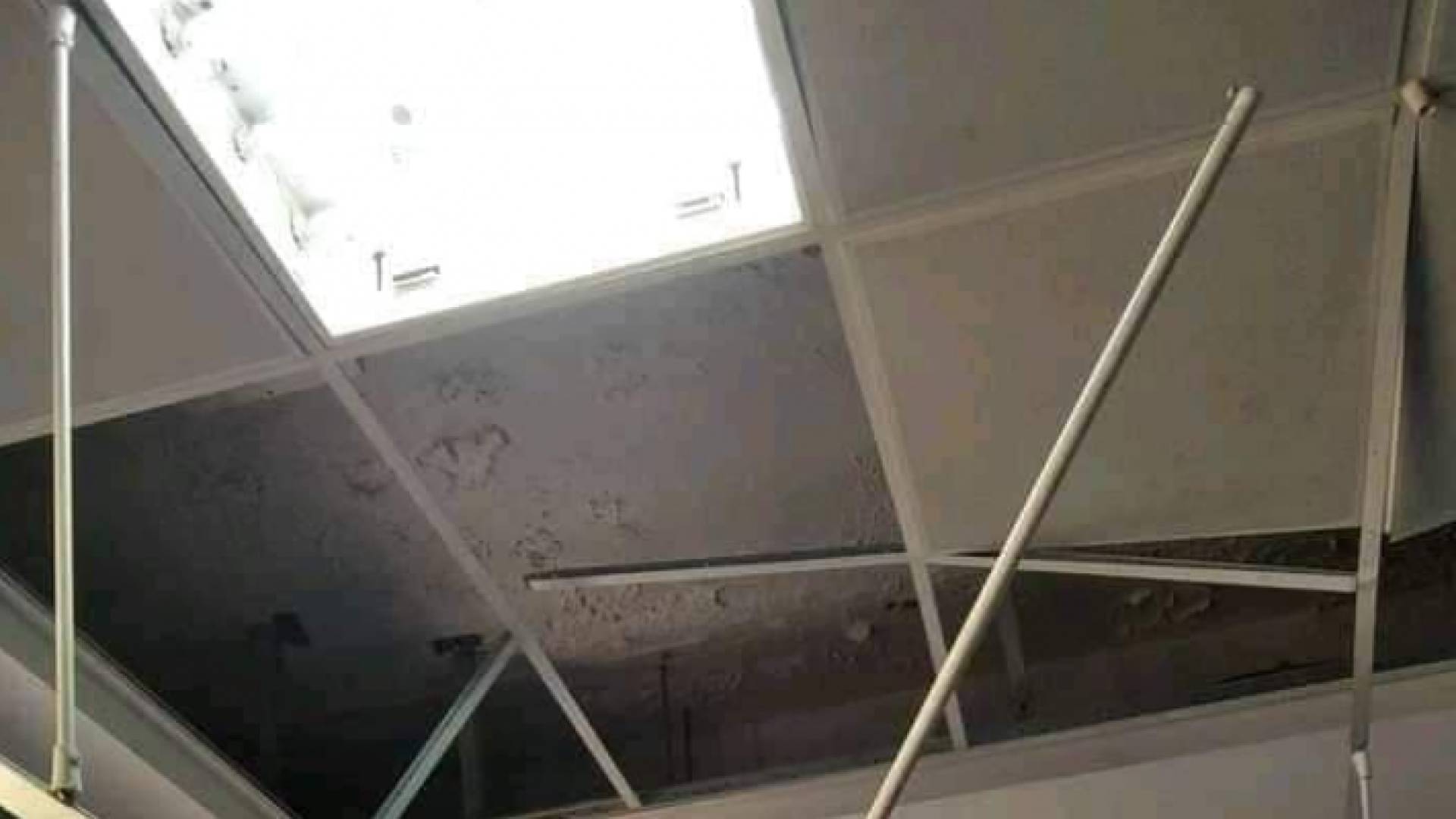 من المستشفى