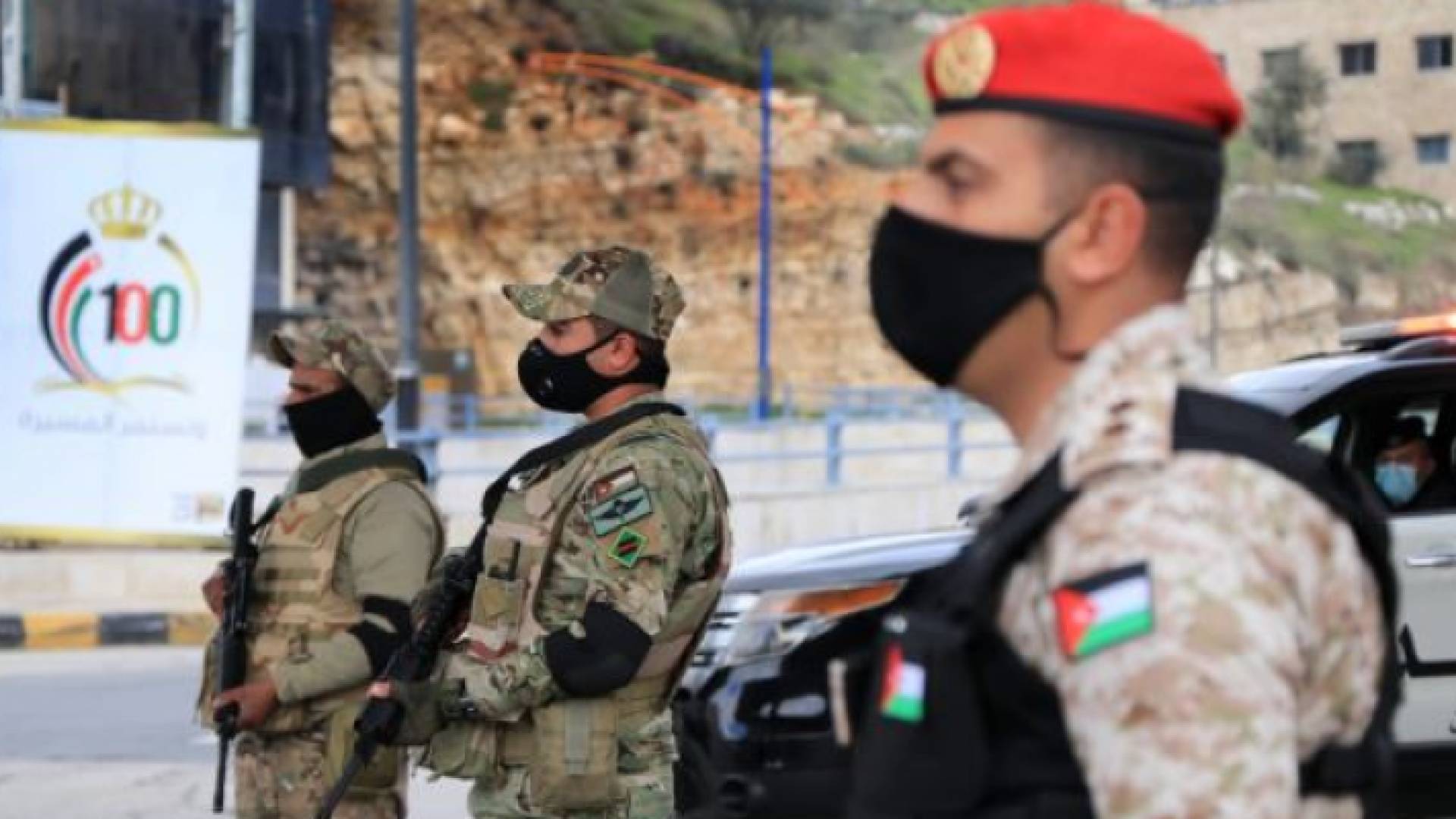 خلال تنفيذ القوات المسلحة حظر التجول الشامل