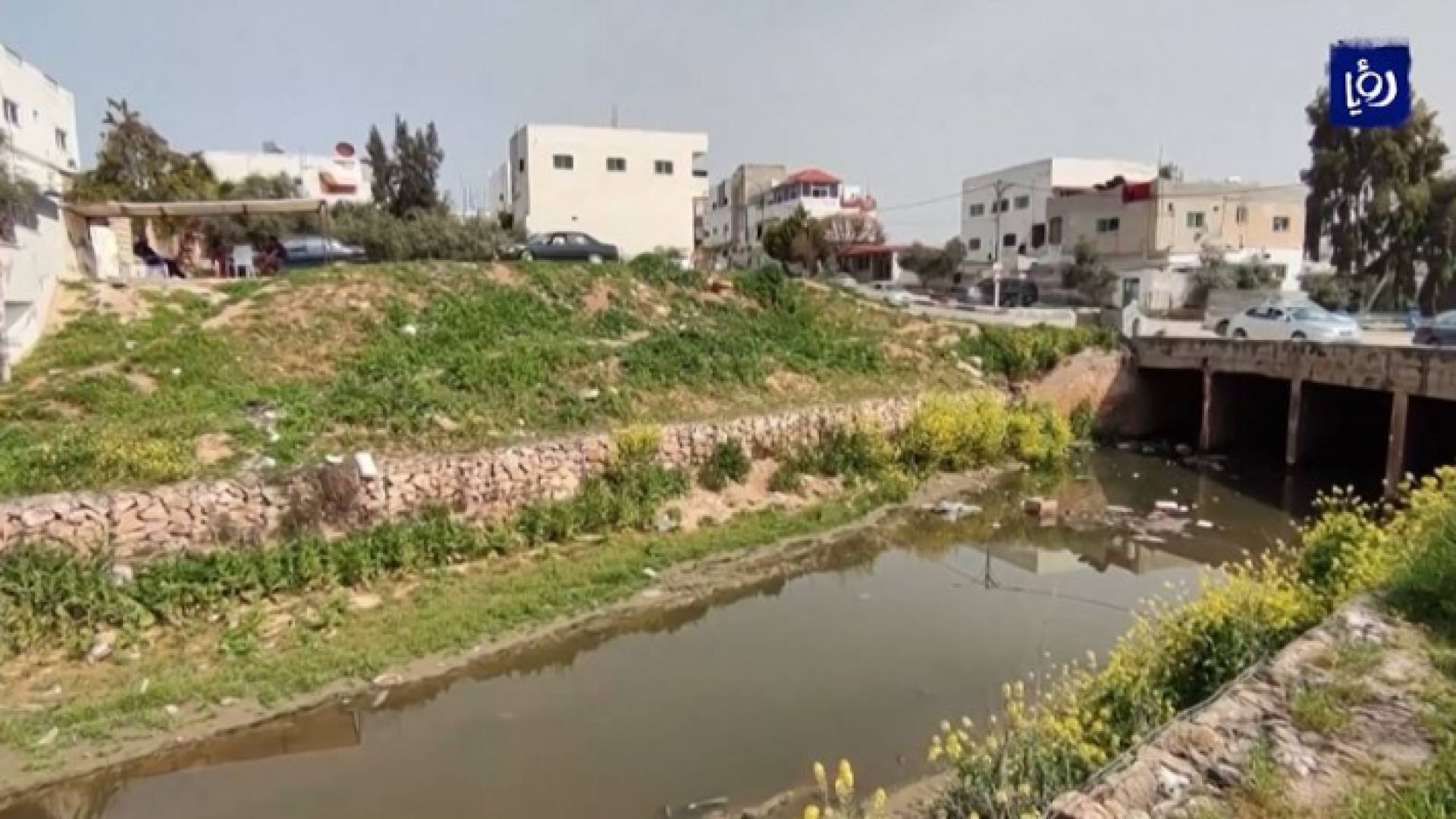 مواطنون في الرمثا يشكون من تكرار فيضان مياه الصرف الصحي