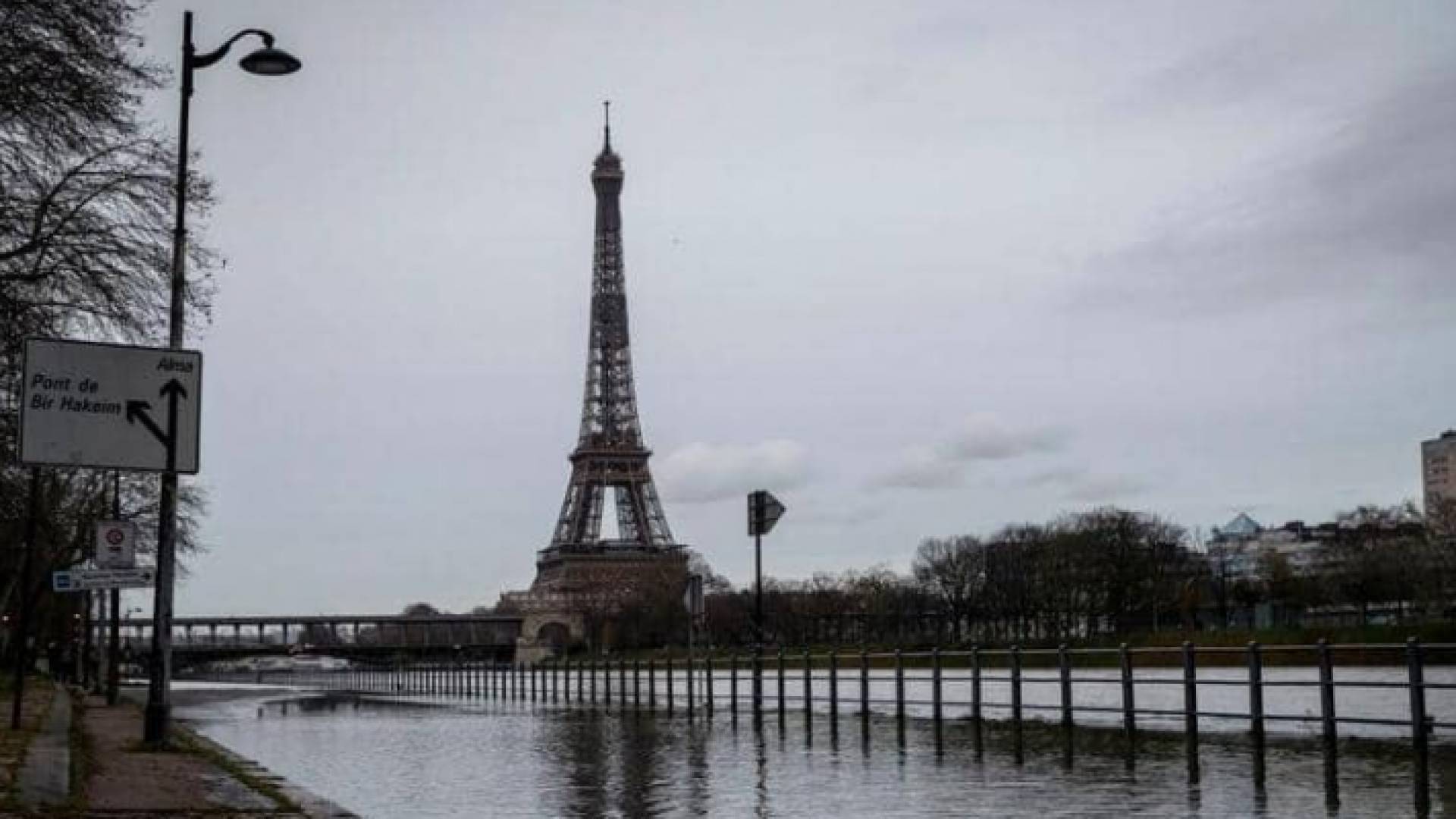 برج إيفل في العاصمة الفرنسية باريس