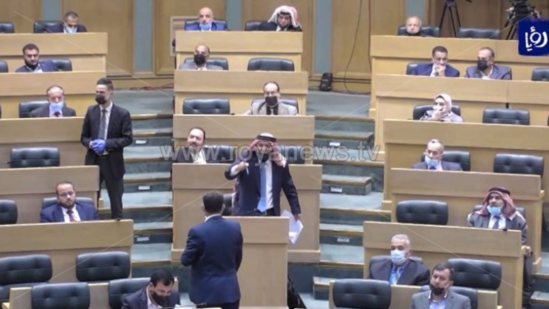 مناوشات نيابية حكومية بسبب اتفاقيتي الطاقة والدفاع