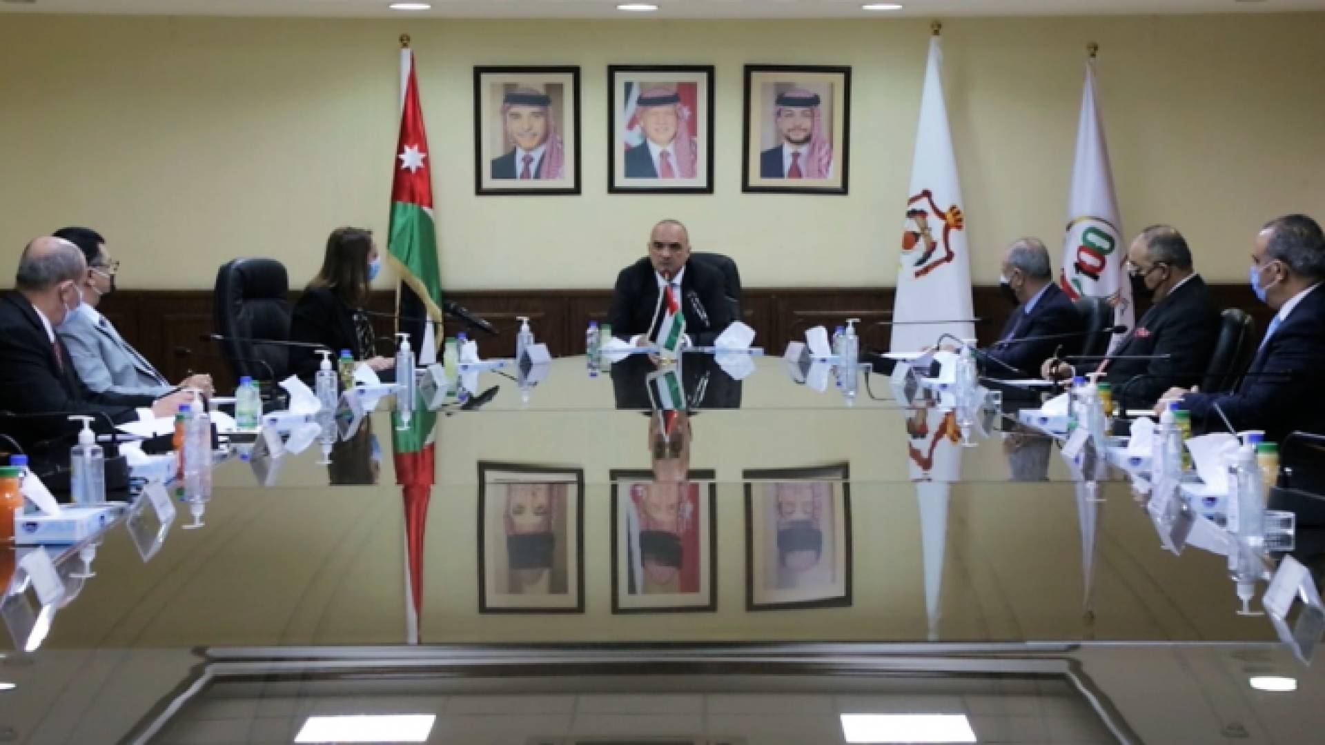 خلال الاجتماع