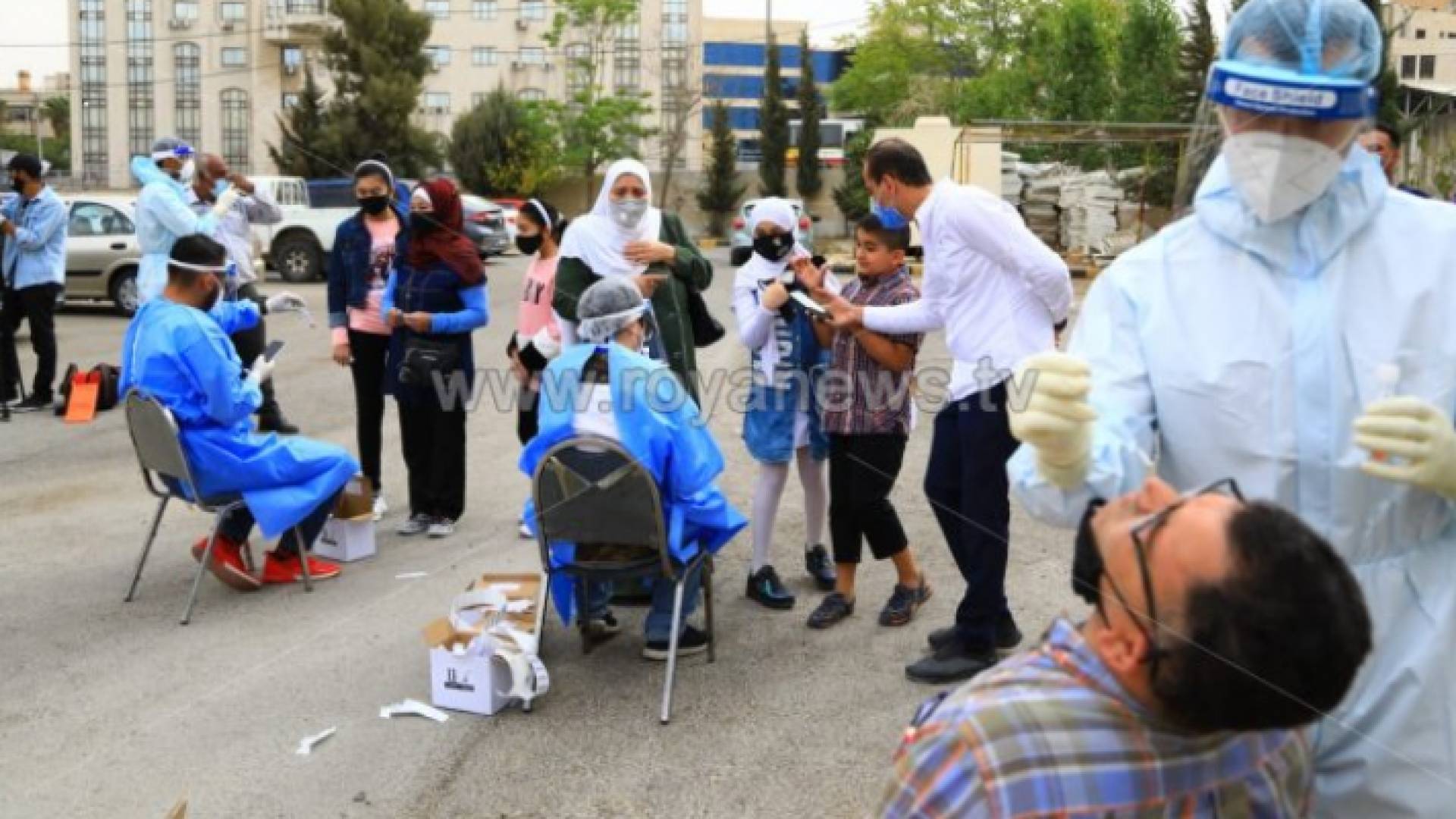 فحوصات كورونا لمواطنين في عمان (أرشيف)