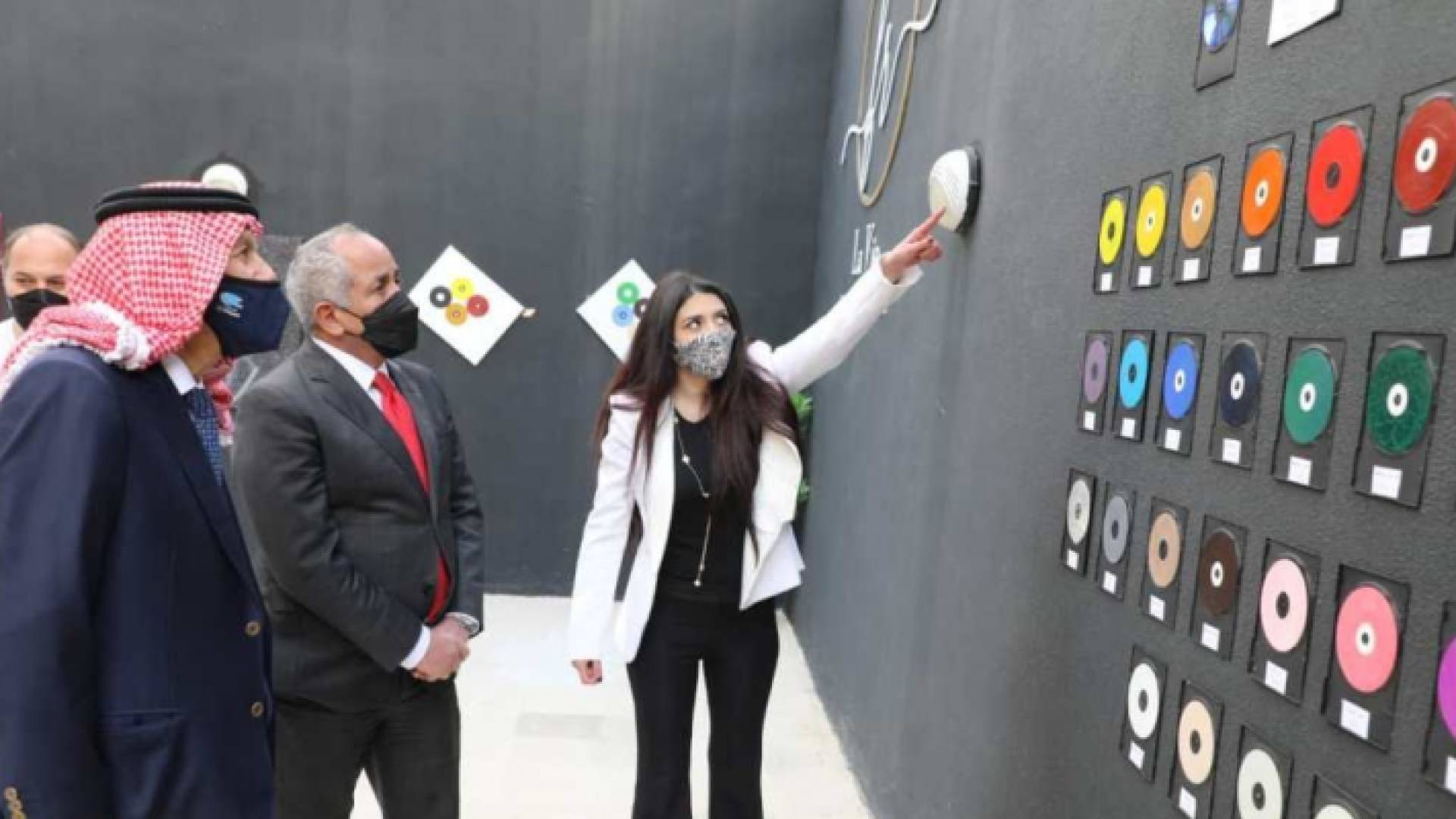 من الافتتاح