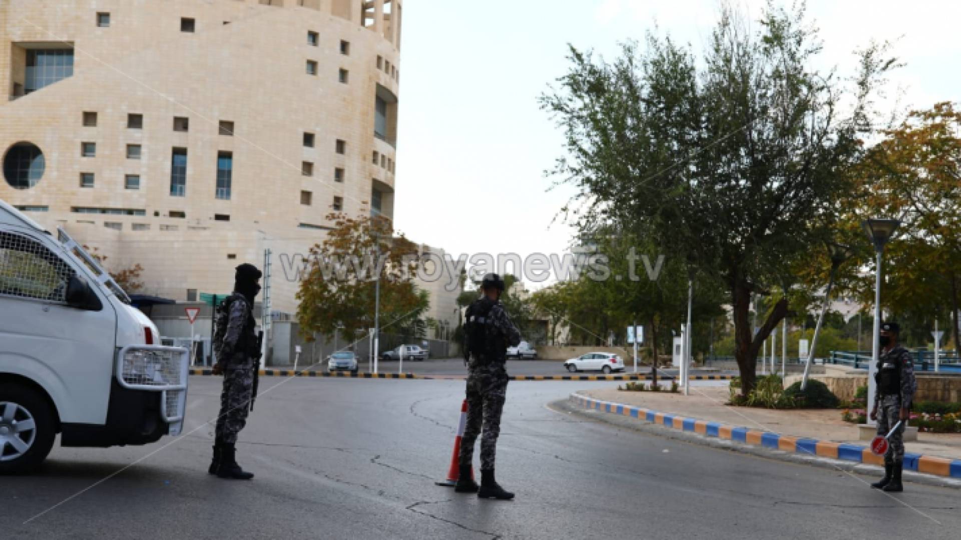 خلال تنفيذ الأجهزة الأمنية حظر التجول الشامل