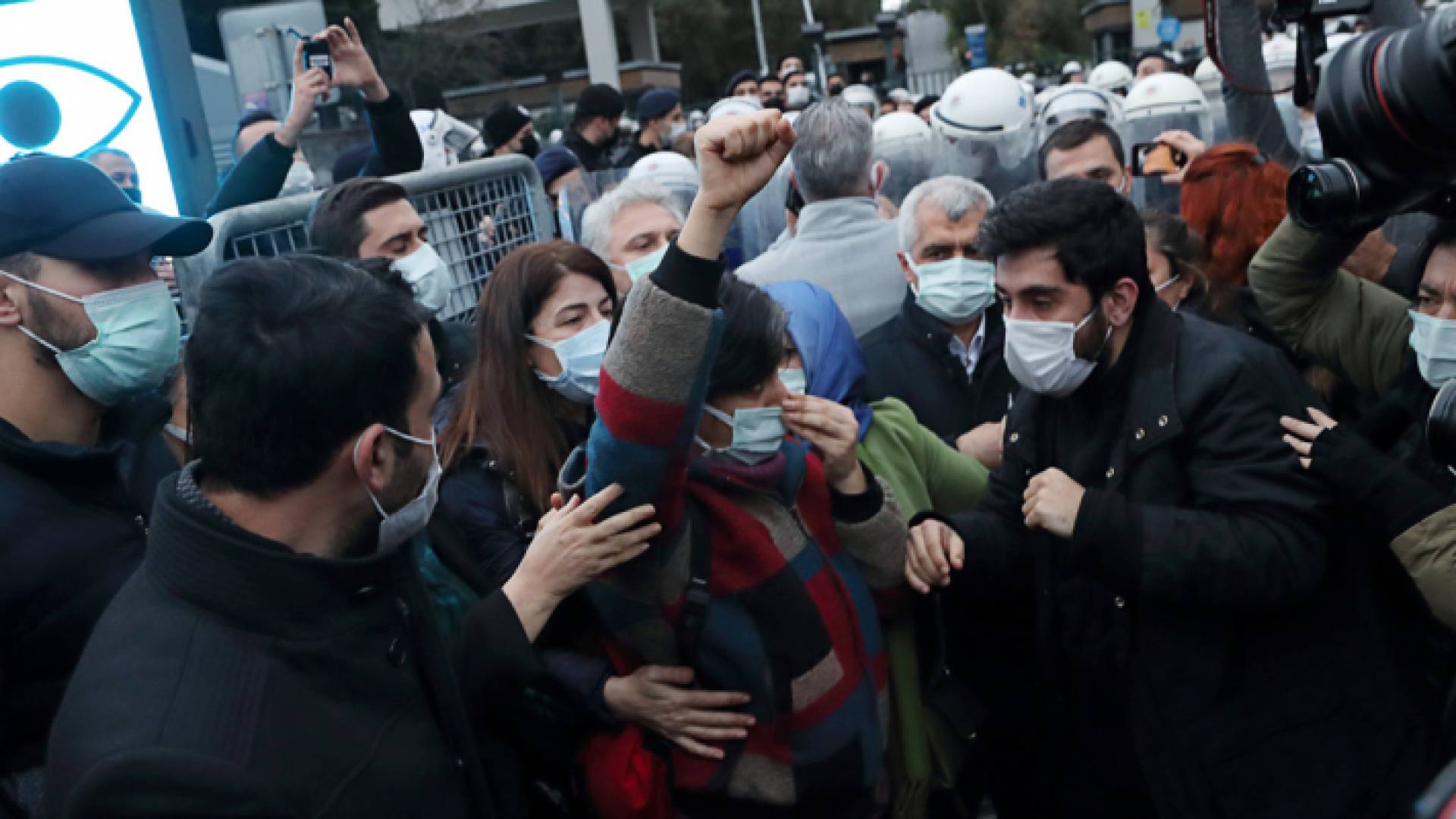 قال محام يمثل الطلاب إنه تم اعتقال 24 شخصا