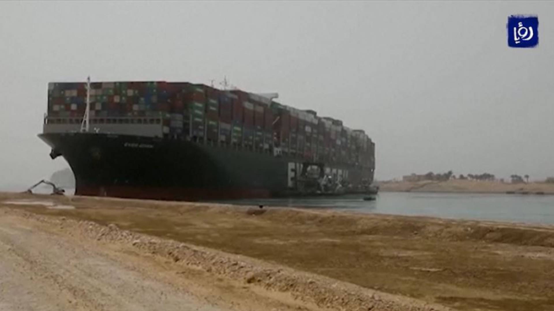 ناقلة السويس العالقة