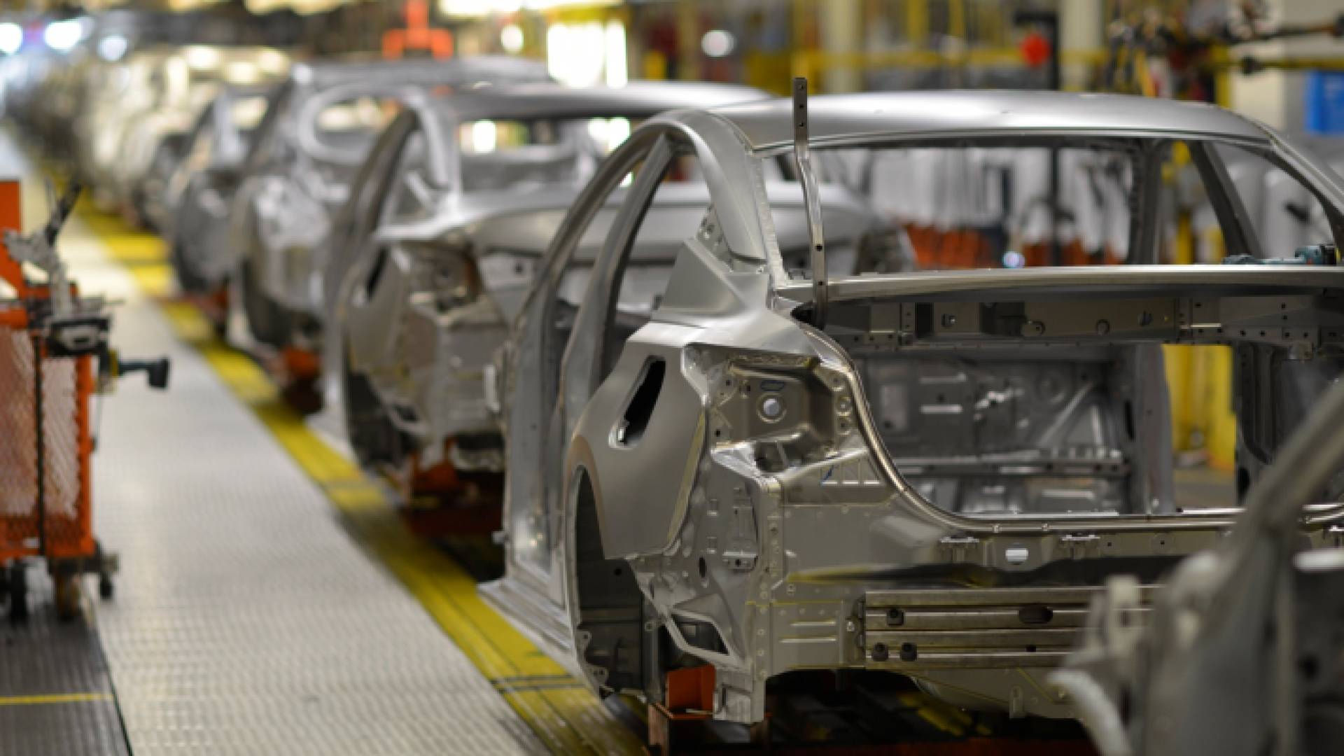 أحد مصانع السيارات