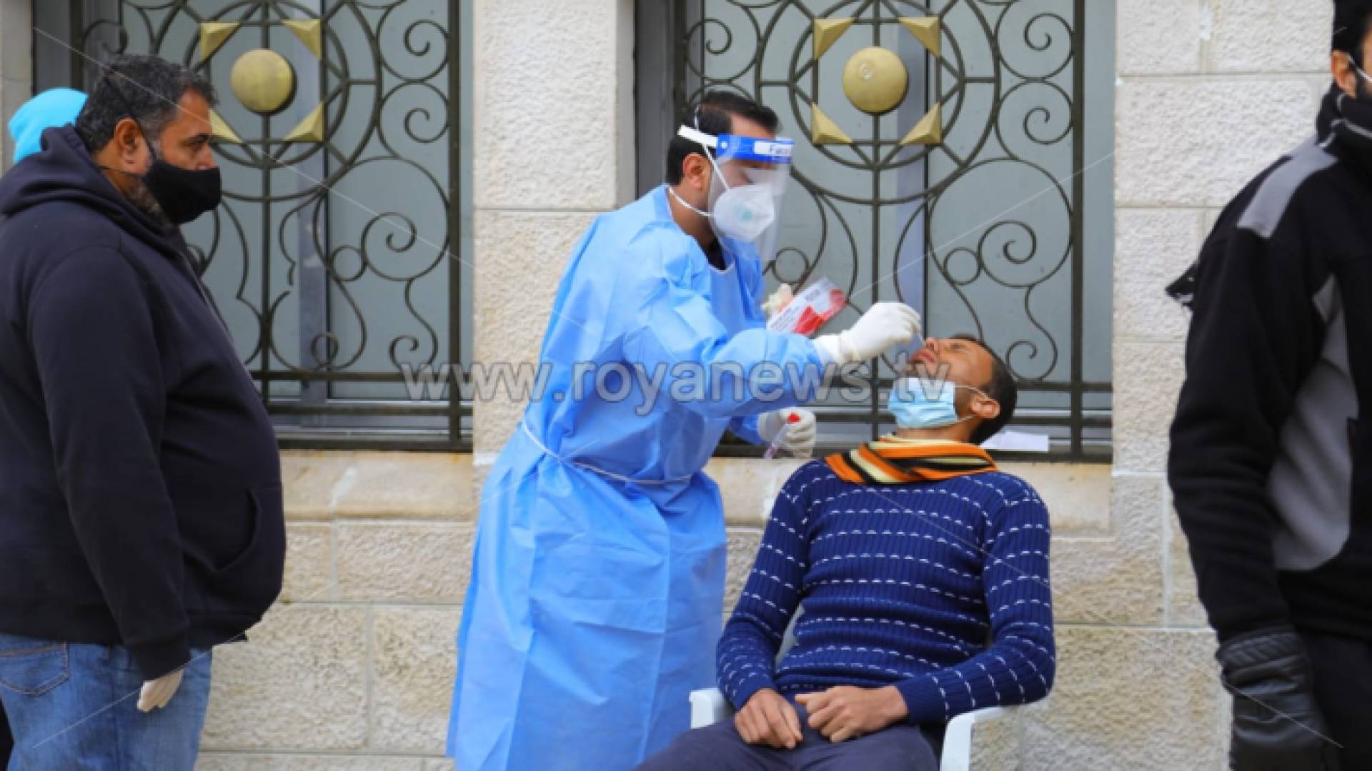 خلال إجراء فرق التقصي الوبائي فحوصات في العاصمة عمان