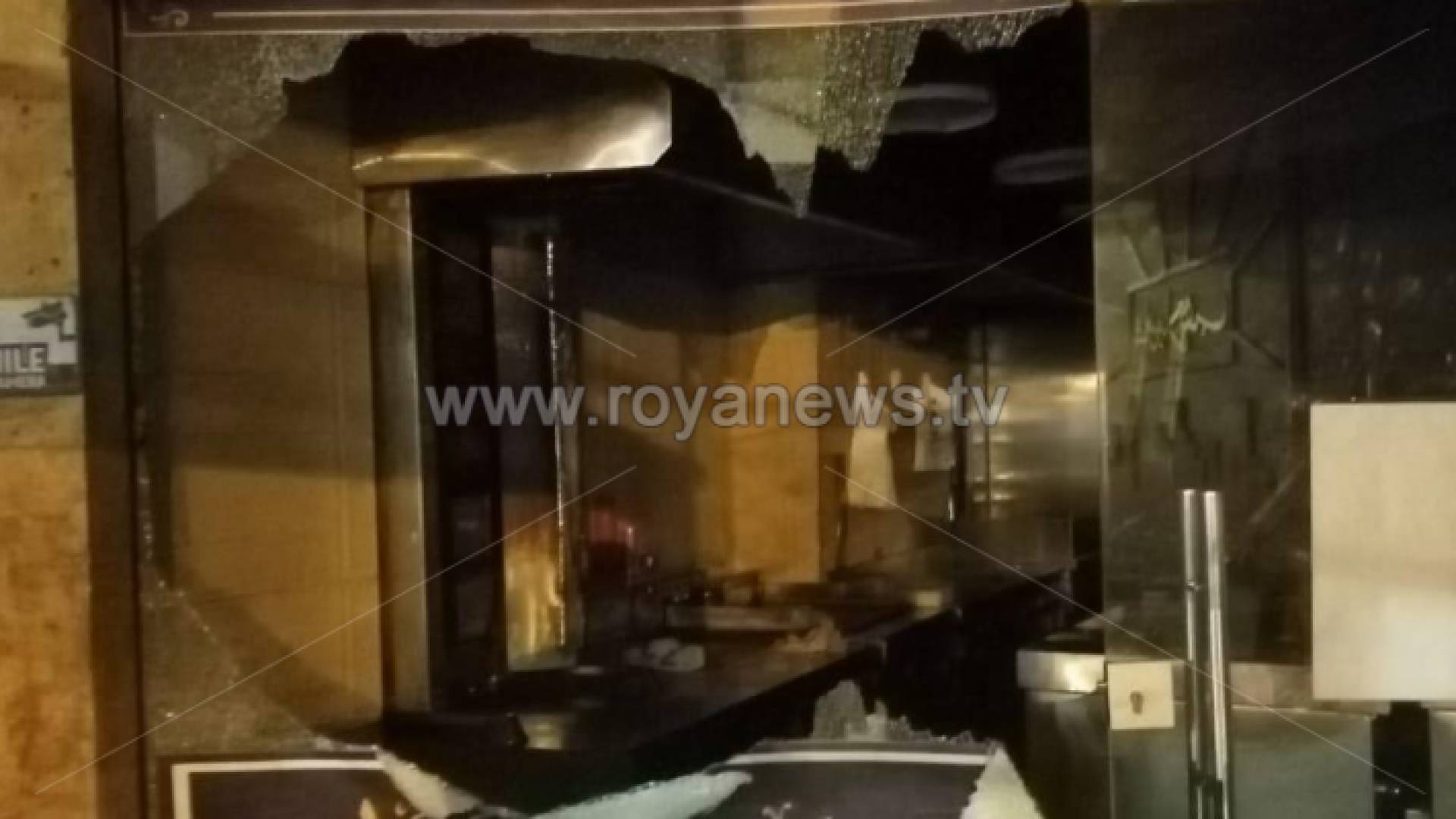 تحطيم واجهة أحد المطعم في اربد أثناء الحظر الشامل