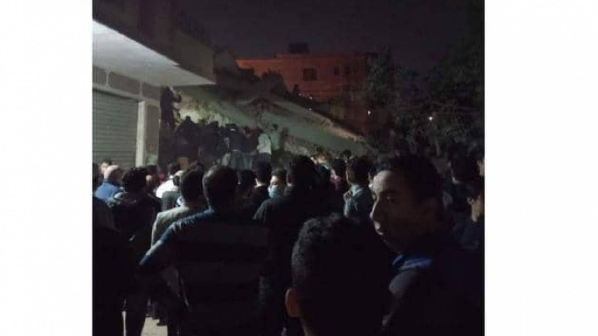 انهيار عقار من 10 طوابق في القاهرة